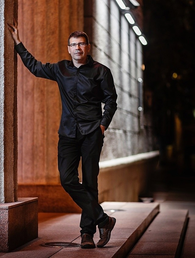 фотосессия в Красноярске профессиональный фотограф Евгений Воробьёв бизнес портрет свадебная студийная портретная индивидуальная репортажная фотосъёмка индустриальная промышленная рекламная фотосъёмка заказать фотосессию цена стоимость описание идея место примеры фото аэросъёмка с FPV дрона квадрокоптера