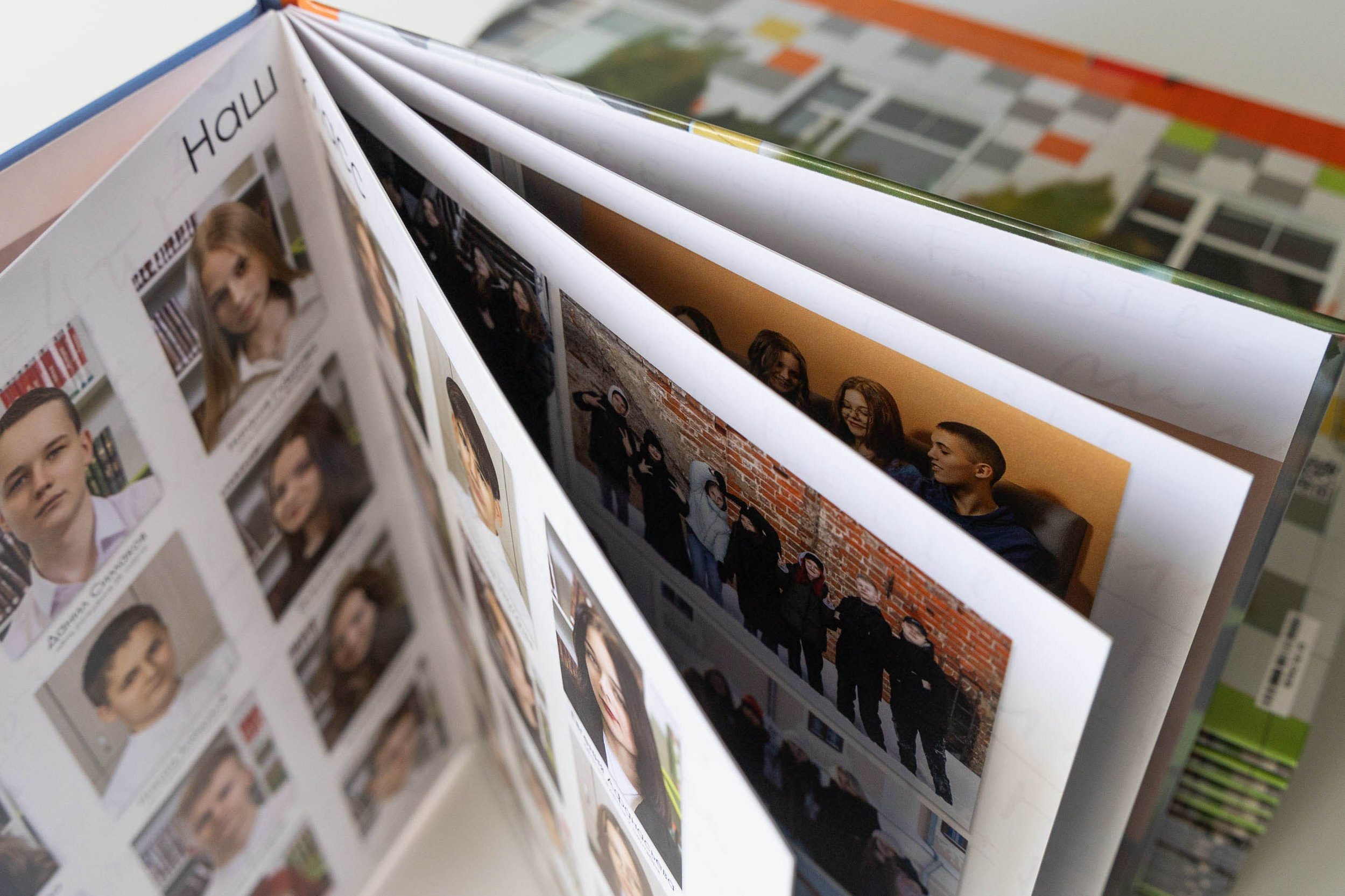 Альбом ЛайфлаВыпускная фотокнига «КОМПРОМИСС» с ламинированными страницами для 9-11 классов.