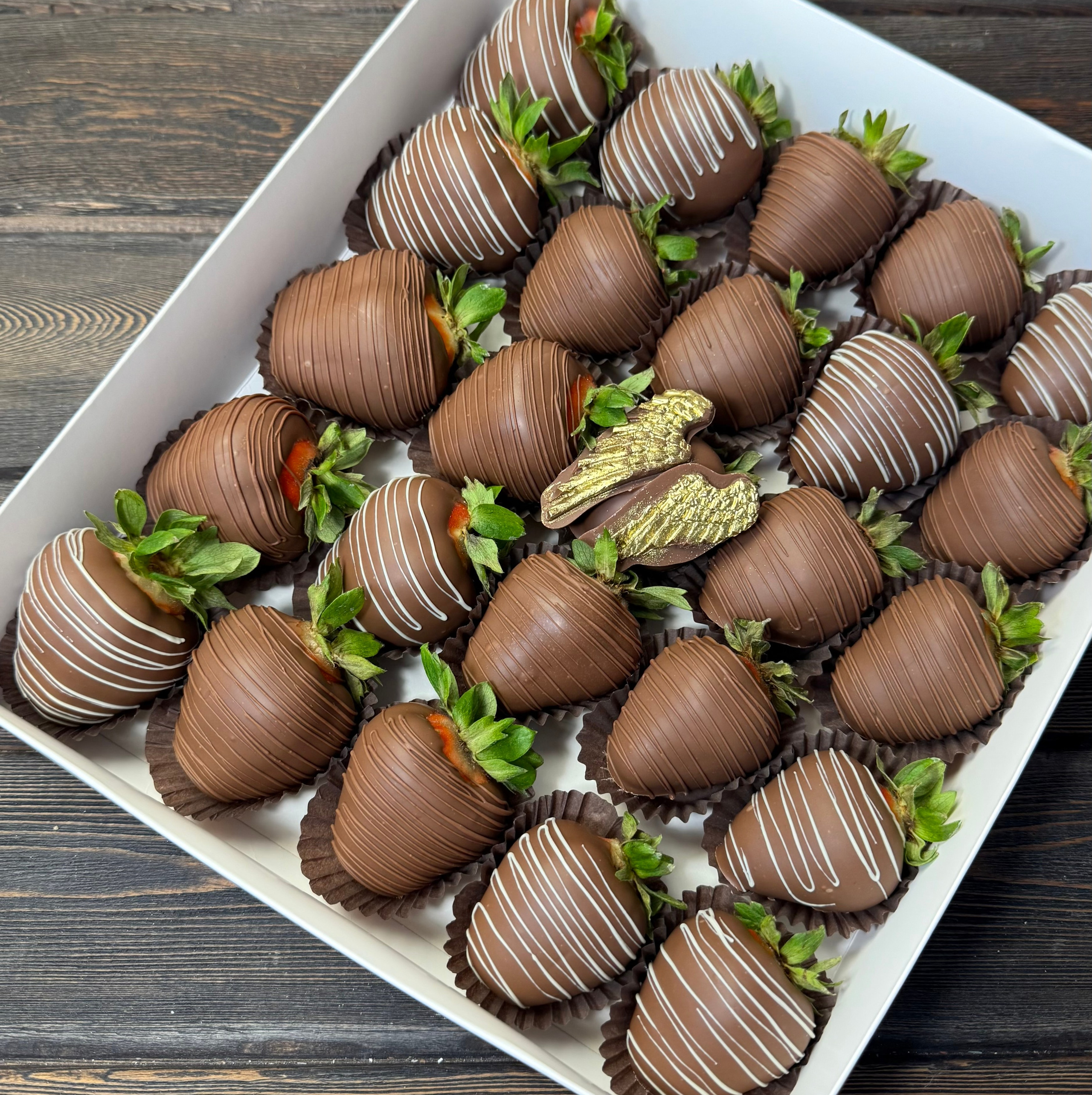 Наборы из клубники в шоколаде Сургут. Клубника в шоколаде в Сургуте