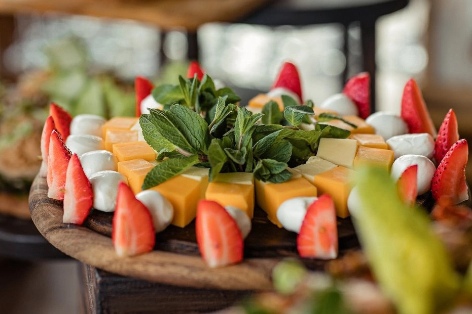 Сырное канапе (тильзитер, чеддер, моцарелла) Фуршетная закуска