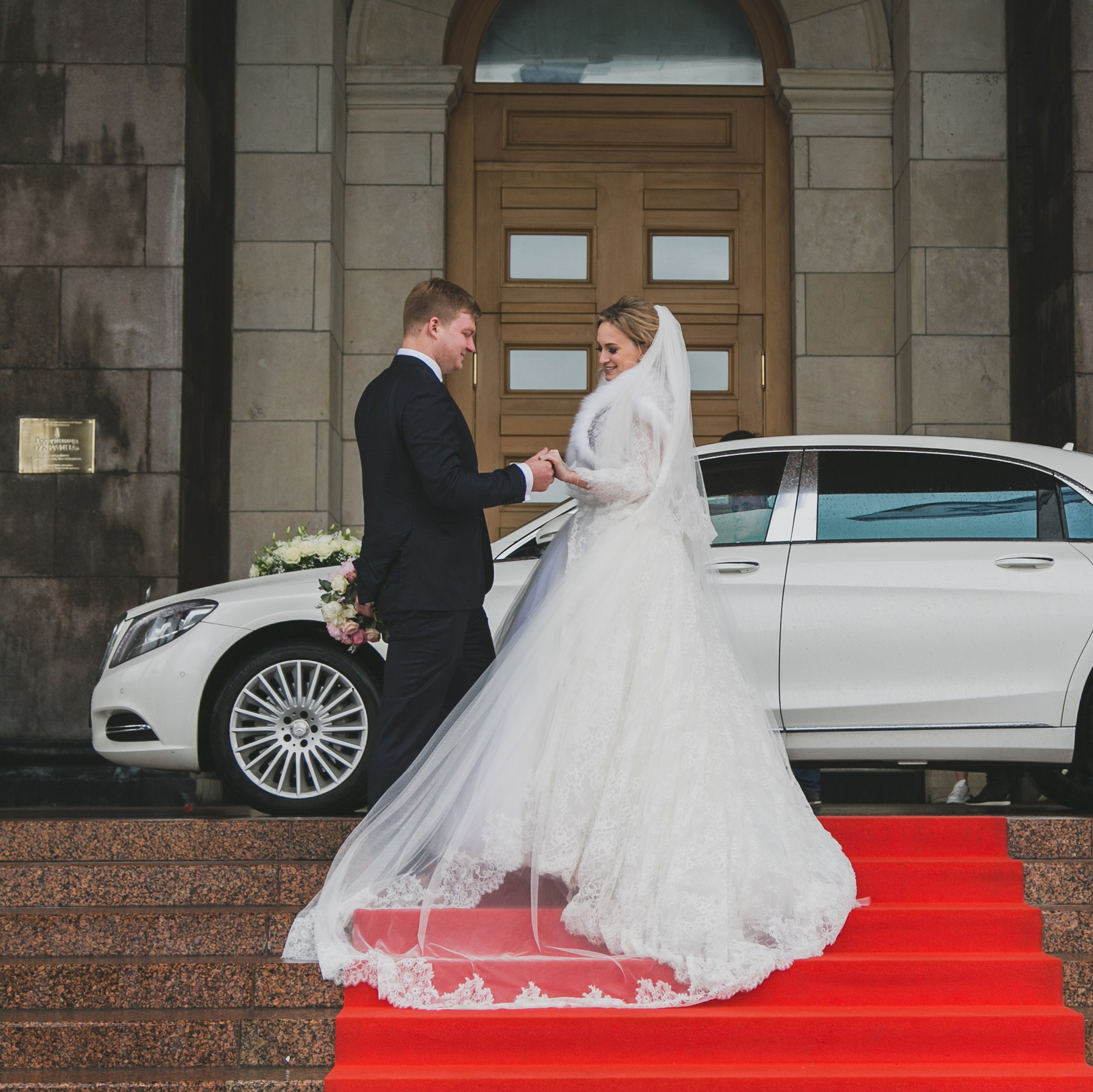 Фотосессия в студии с возможностью записи видео. Свадебный фотограф видеограф в ЗАГС и на свадьбу целый день Москва и МО