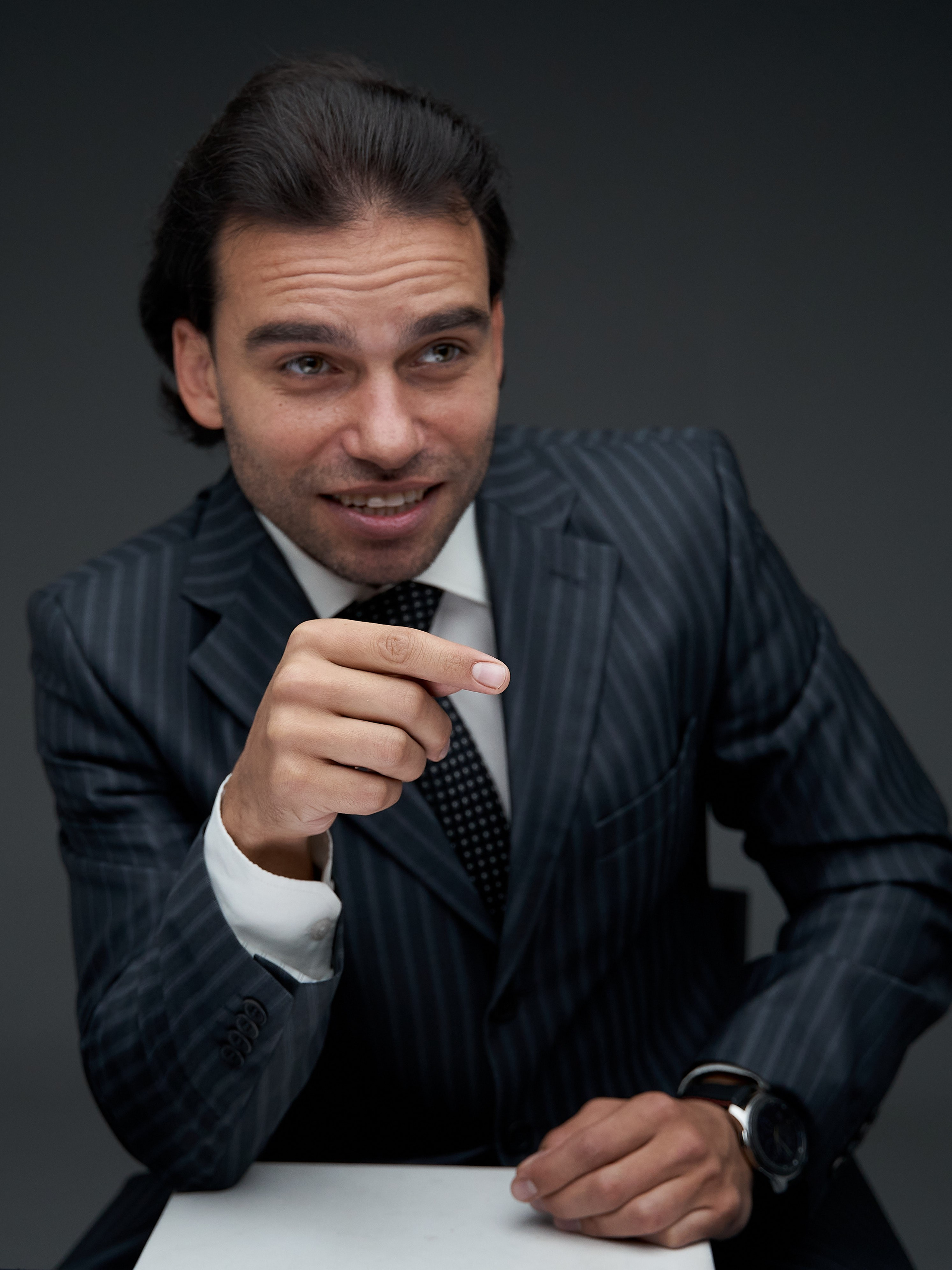 Ведущий. Актёр кино, артист мюзиклов, ведущий мероприятий, ведущий свадеб, дед Мороз — всё это Святослав Ставцев