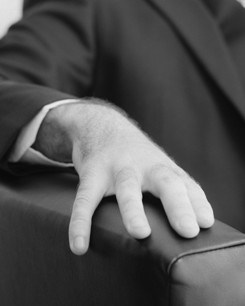 Заказать и забронировать индивидуальную бизнес фотосессию в студийной локации для мужчины и женщины