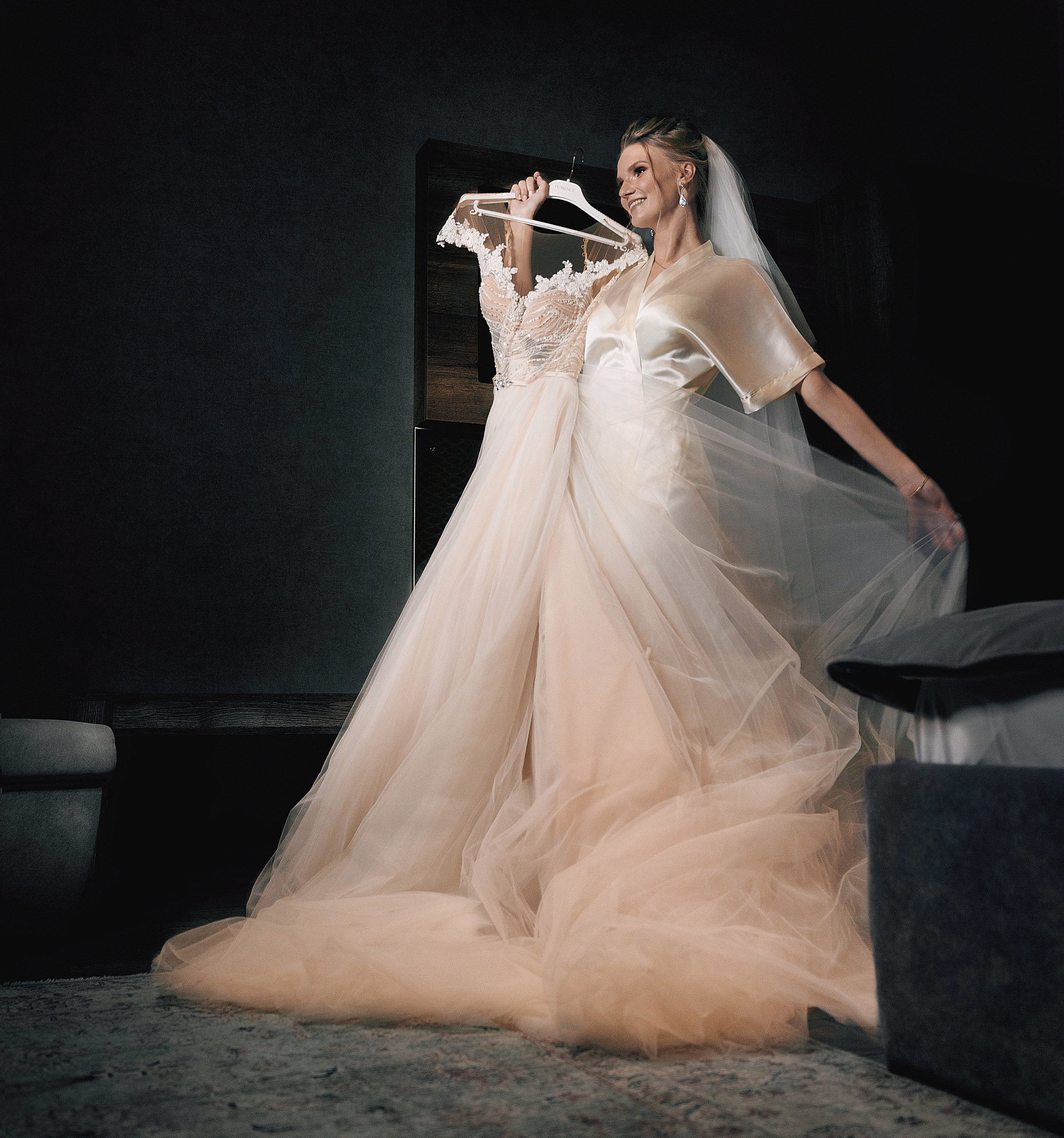 Стильная свадебная фотосессия в элитном коттедже