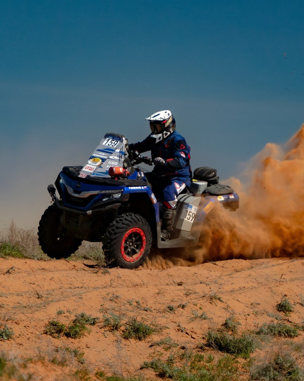 детали мотоциклетной техники в движении, контент для бренда