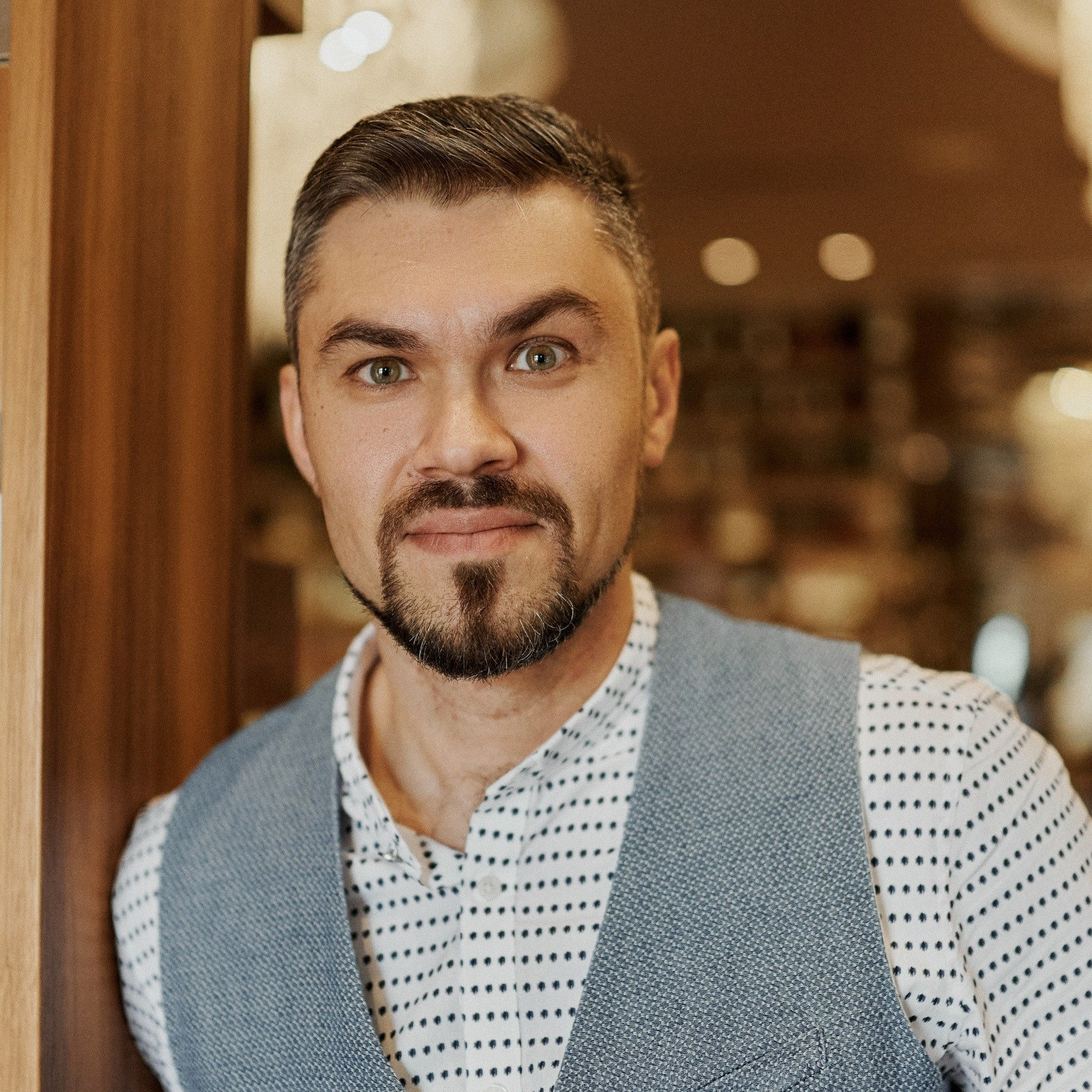 Услуги мужчин моделей для предметной фотосессии в Красноярске