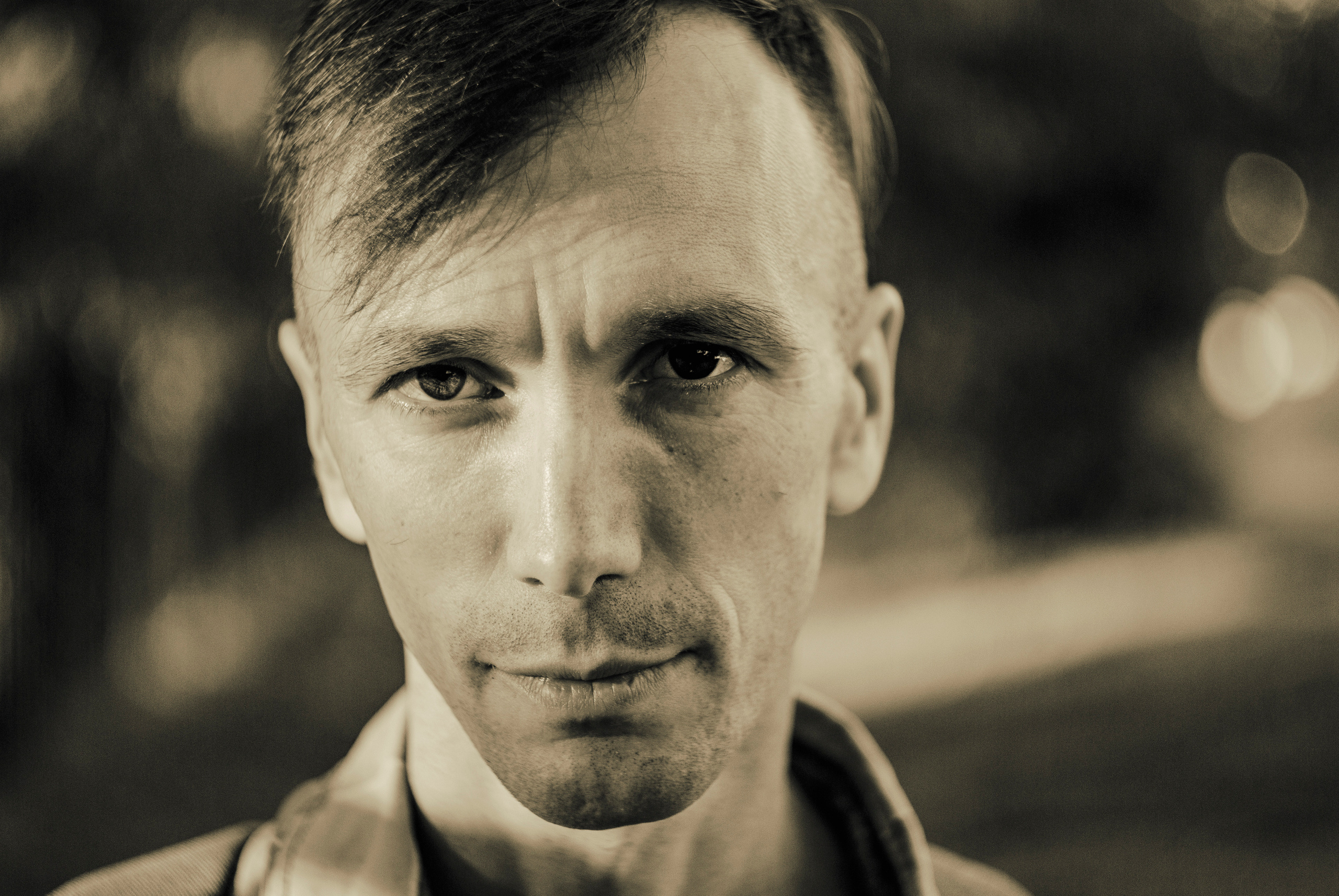 Контакты. Екатеринбург. Фотограф Паткиевич Евгений