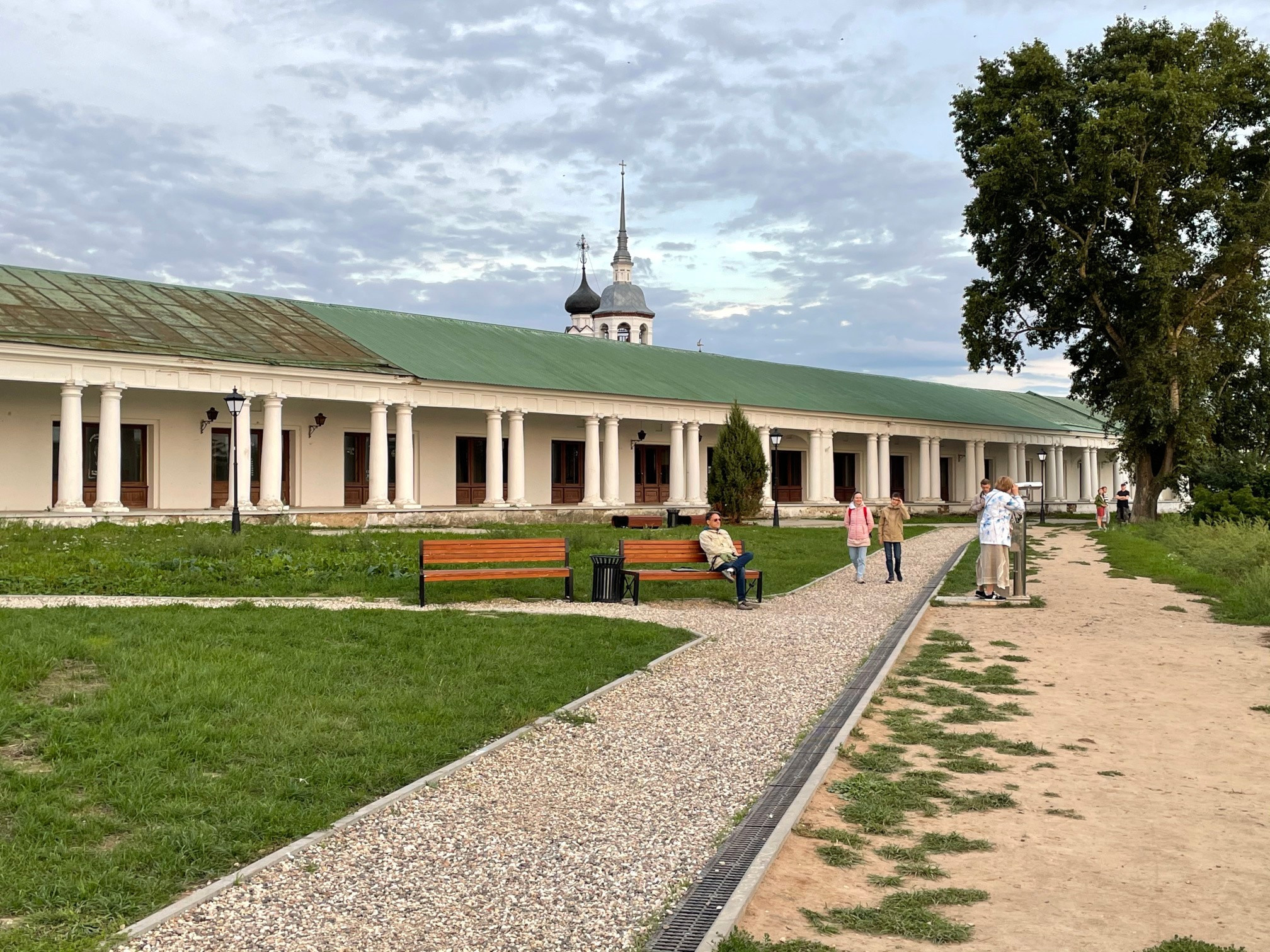 Прогулка по тихому г. Суздаль: сон в 21:00 и много русской кухни. Проект «Фотокладовка»: блог уличной фотографии в формате street photo