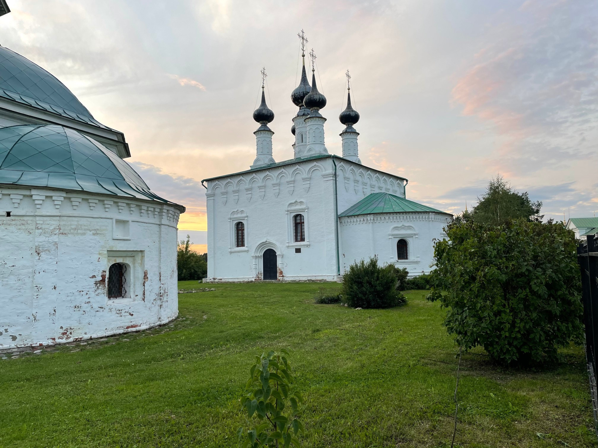 Прогулка по тихому г. Суздаль: сон в 21:00 и много русской кухни. Проект «Фотокладовка»: блог уличной фотографии в формате street photo