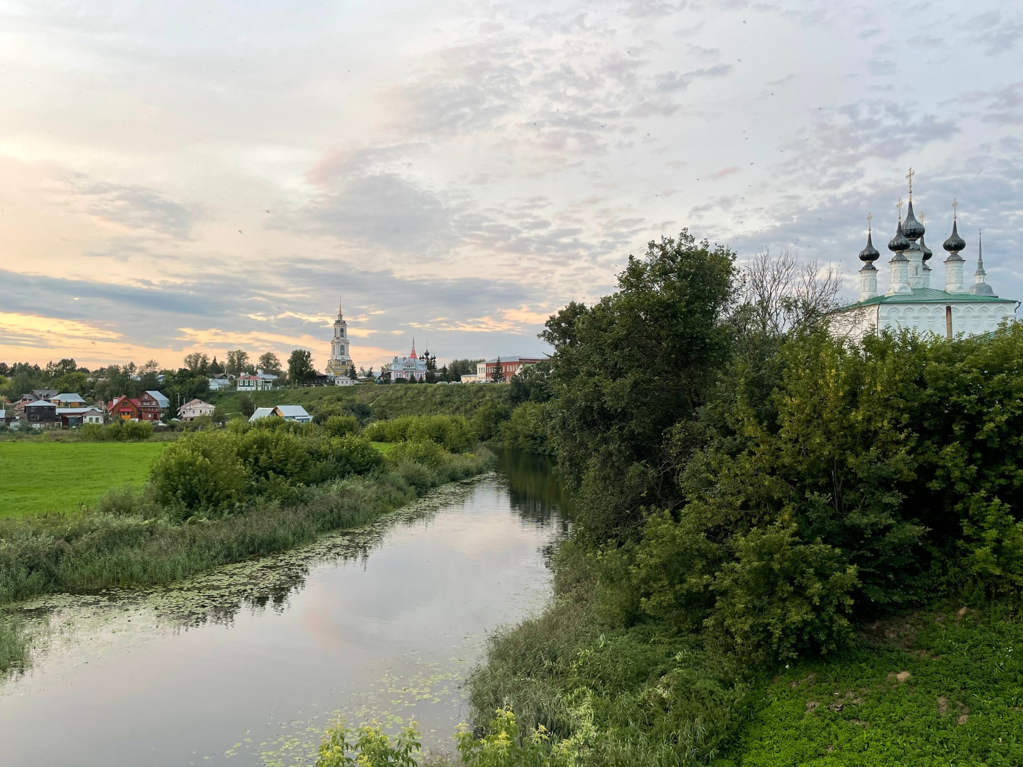 Прогулка по тихому г. Суздаль: сон в 21:00 и много русской кухни. Проект «Фотокладовка»: блог уличной фотографии в формате street photo