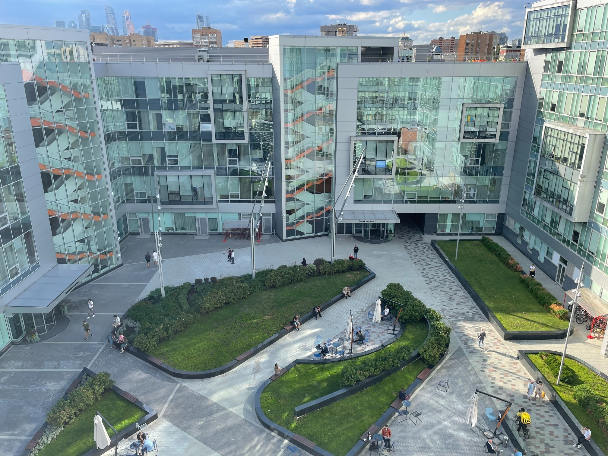 Штаб-квартира Яндекса: беспилотные авто, балконы и шахматы. Проект «Фотокладовка»: блог уличной фотографии в формате street photo