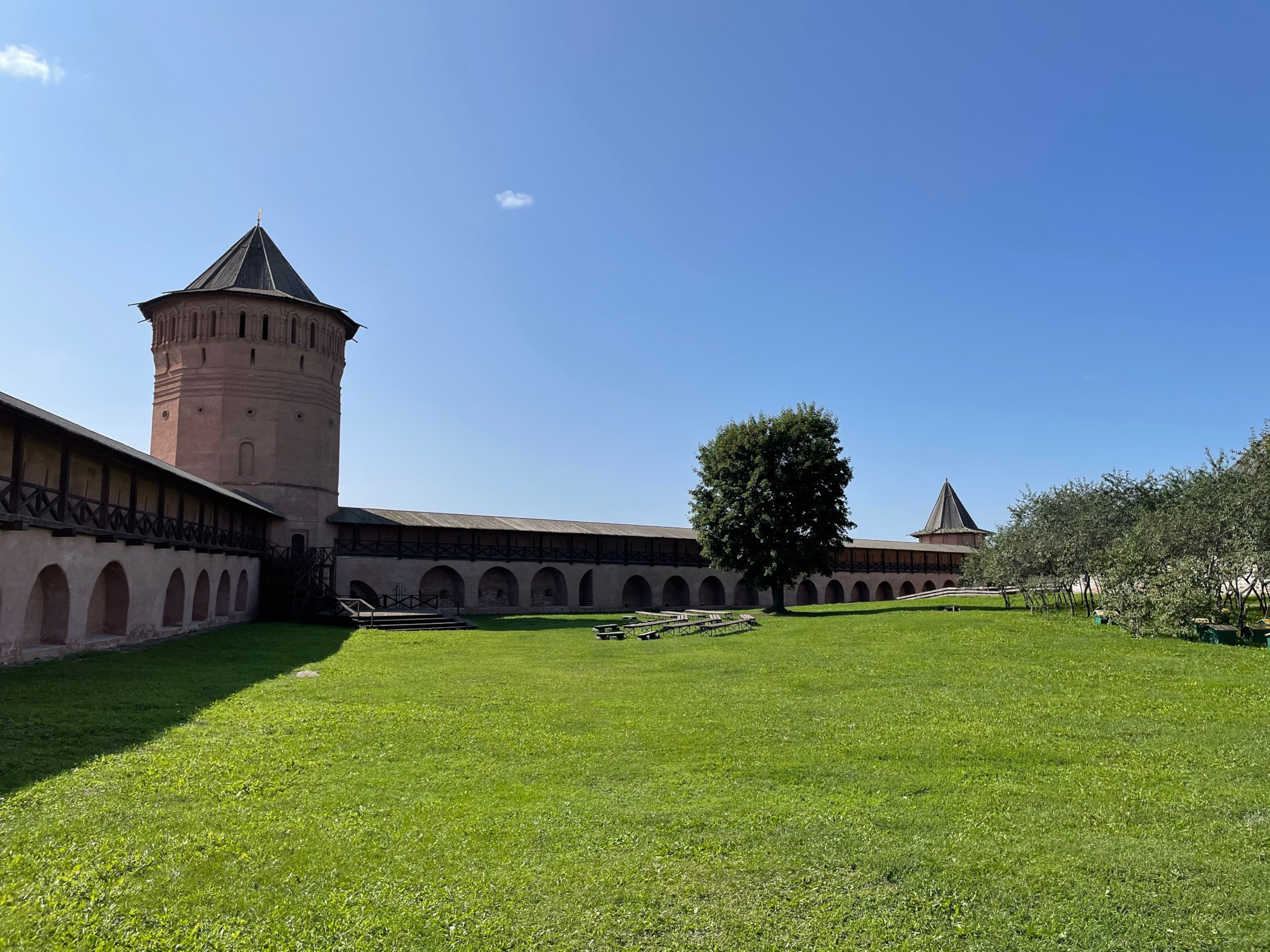 Прогулка по тихому г. Суздаль: сон в 21:00 и много русской кухни. Проект «Фотокладовка»: блог уличной фотографии в формате street photo