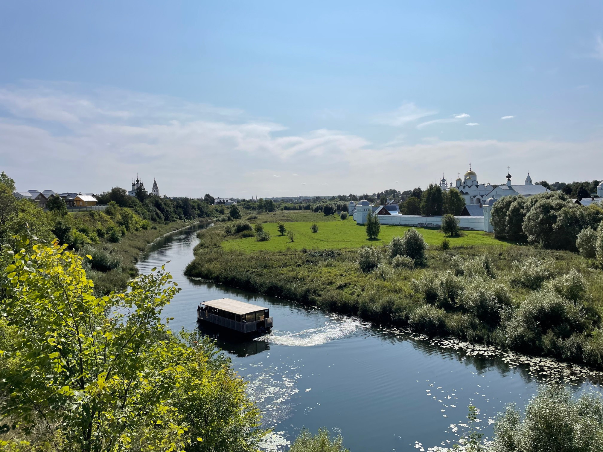 Прогулка по тихому г. Суздаль: сон в 21:00 и много русской кухни. Проект «Фотокладовка»: блог уличной фотографии в формате street photo
