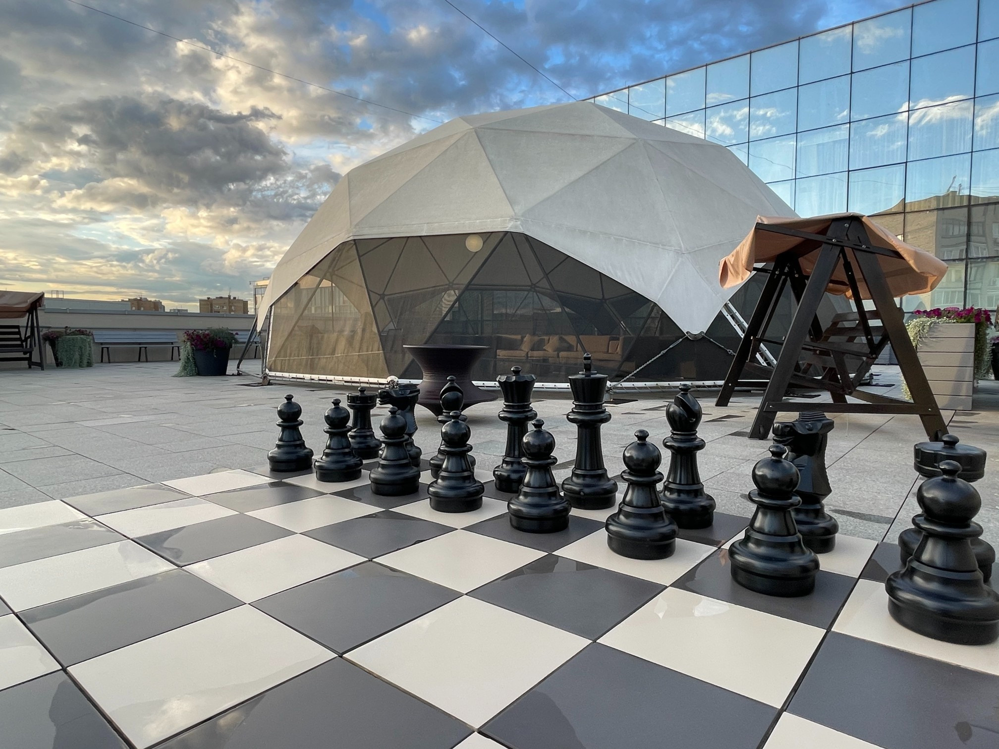 Штаб-квартира Яндекса: беспилотные авто, балконы и шахматы. Проект «Фотокладовка»: блог уличной фотографии в формате street photo