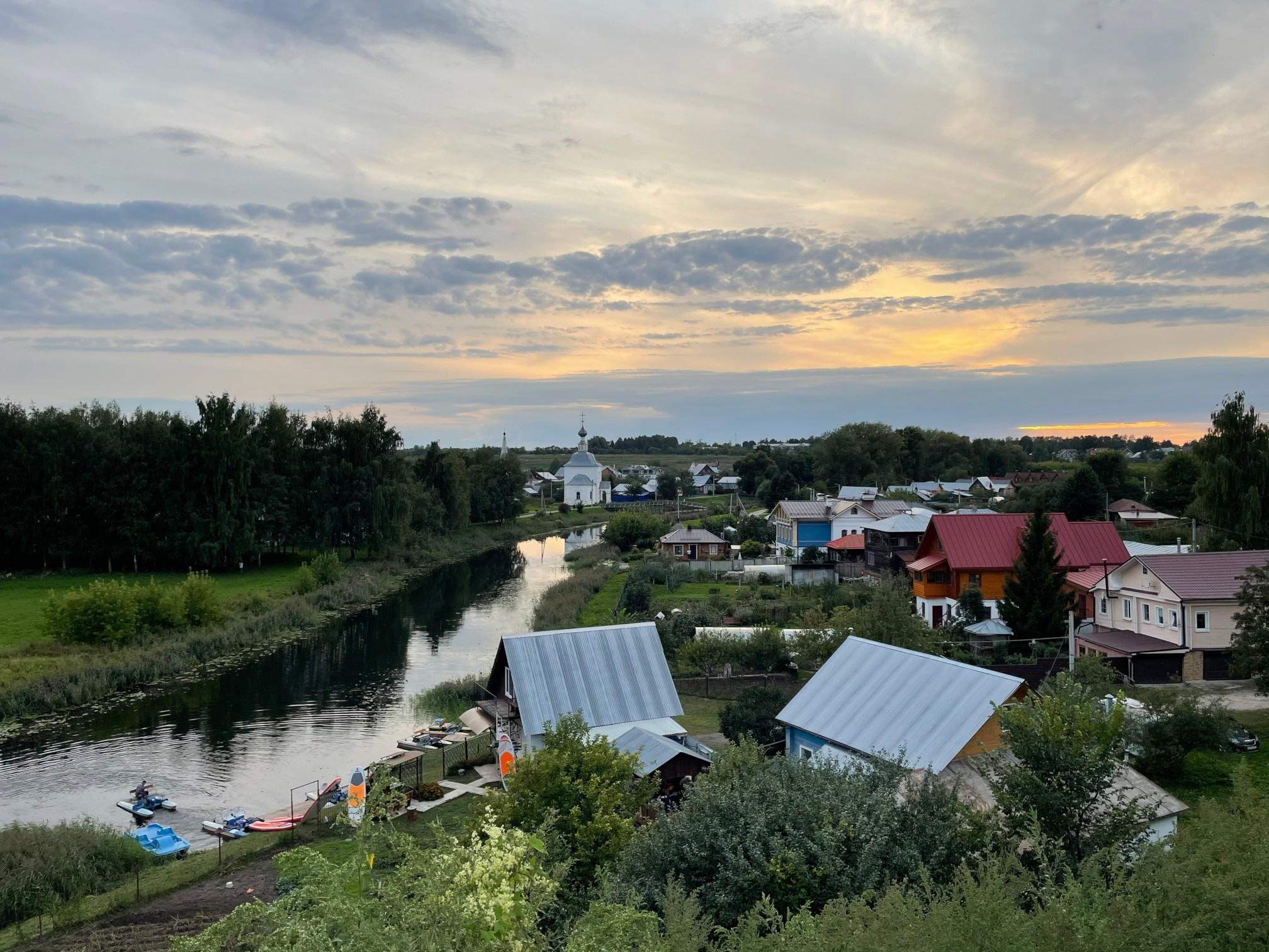 Прогулка по тихому г. Суздаль: сон в 21:00 и много русской кухни. Проект «Фотокладовка»: блог уличной фотографии в формате street photo