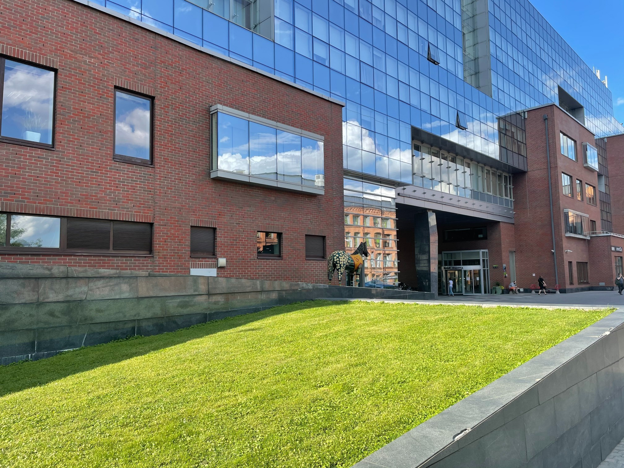 Штаб-квартира Яндекса: беспилотные авто, балконы и шахматы. Проект «Фотокладовка»: блог уличной фотографии в формате street photo