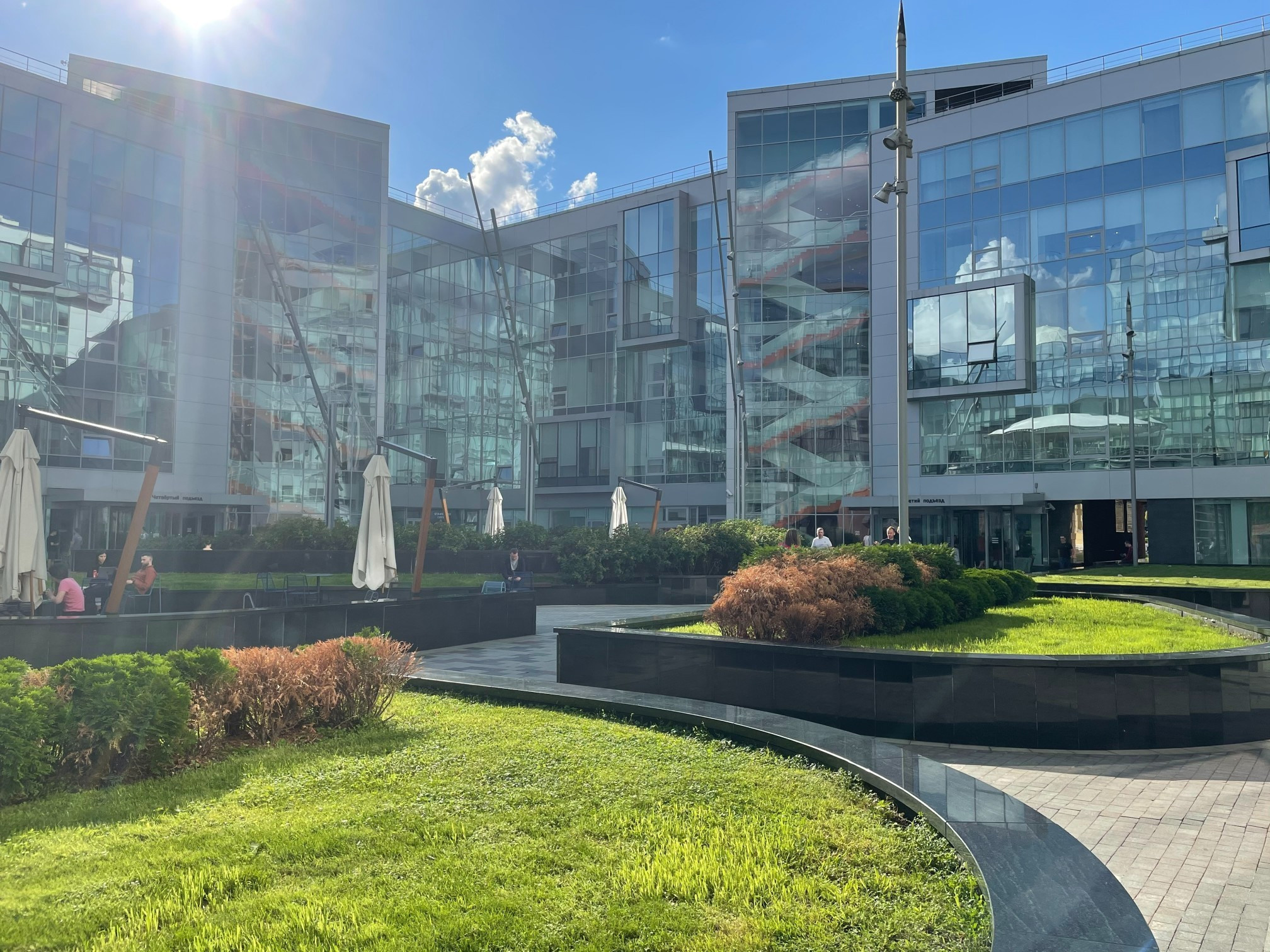 Штаб-квартира Яндекса: беспилотные авто, балконы и шахматы. Проект «Фотокладовка»: блог уличной фотографии в формате street photo