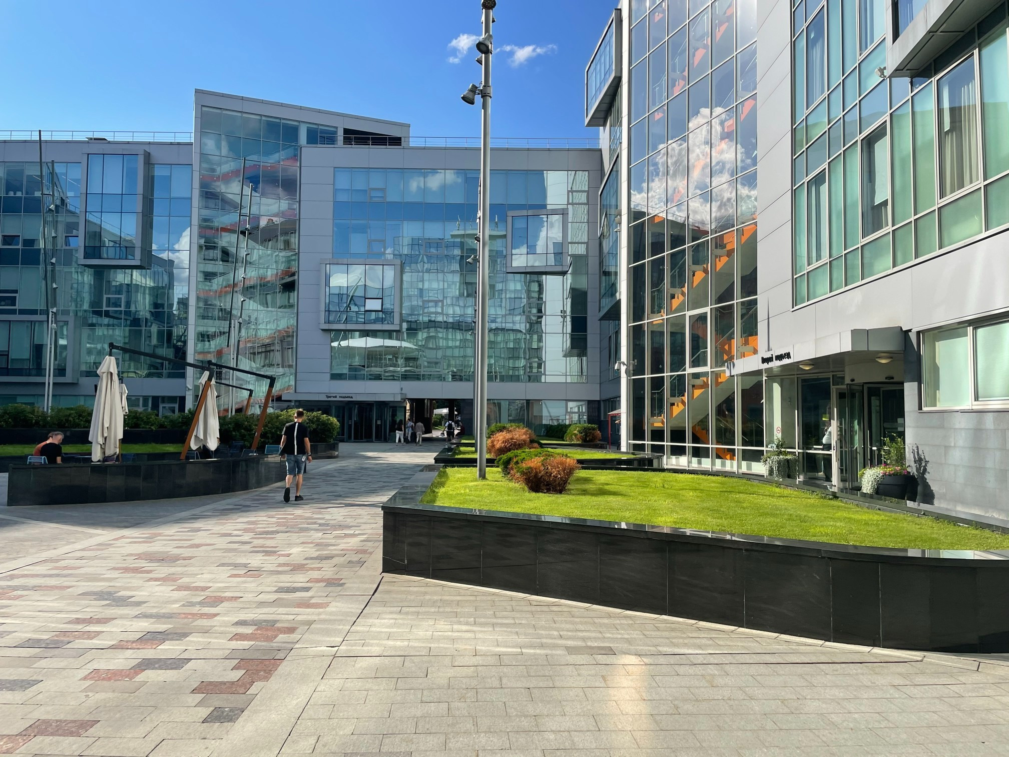 Штаб-квартира Яндекса: беспилотные авто, балконы и шахматы. Проект «Фотокладовка»: блог уличной фотографии в формате street photo