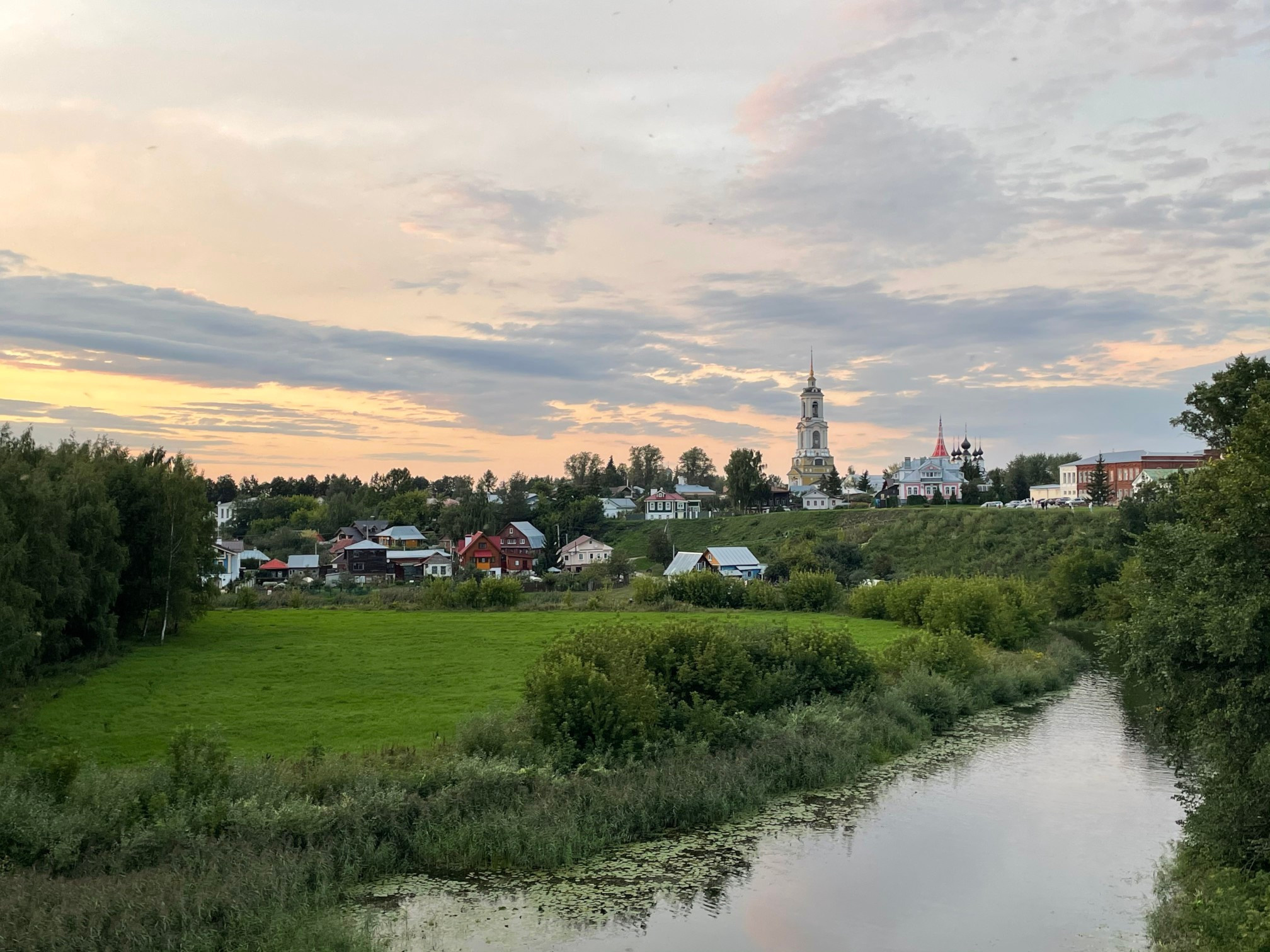 Прогулка по тихому г. Суздаль: сон в 21:00 и много русской кухни. Проект «Фотокладовка»: блог уличной фотографии в формате street photo