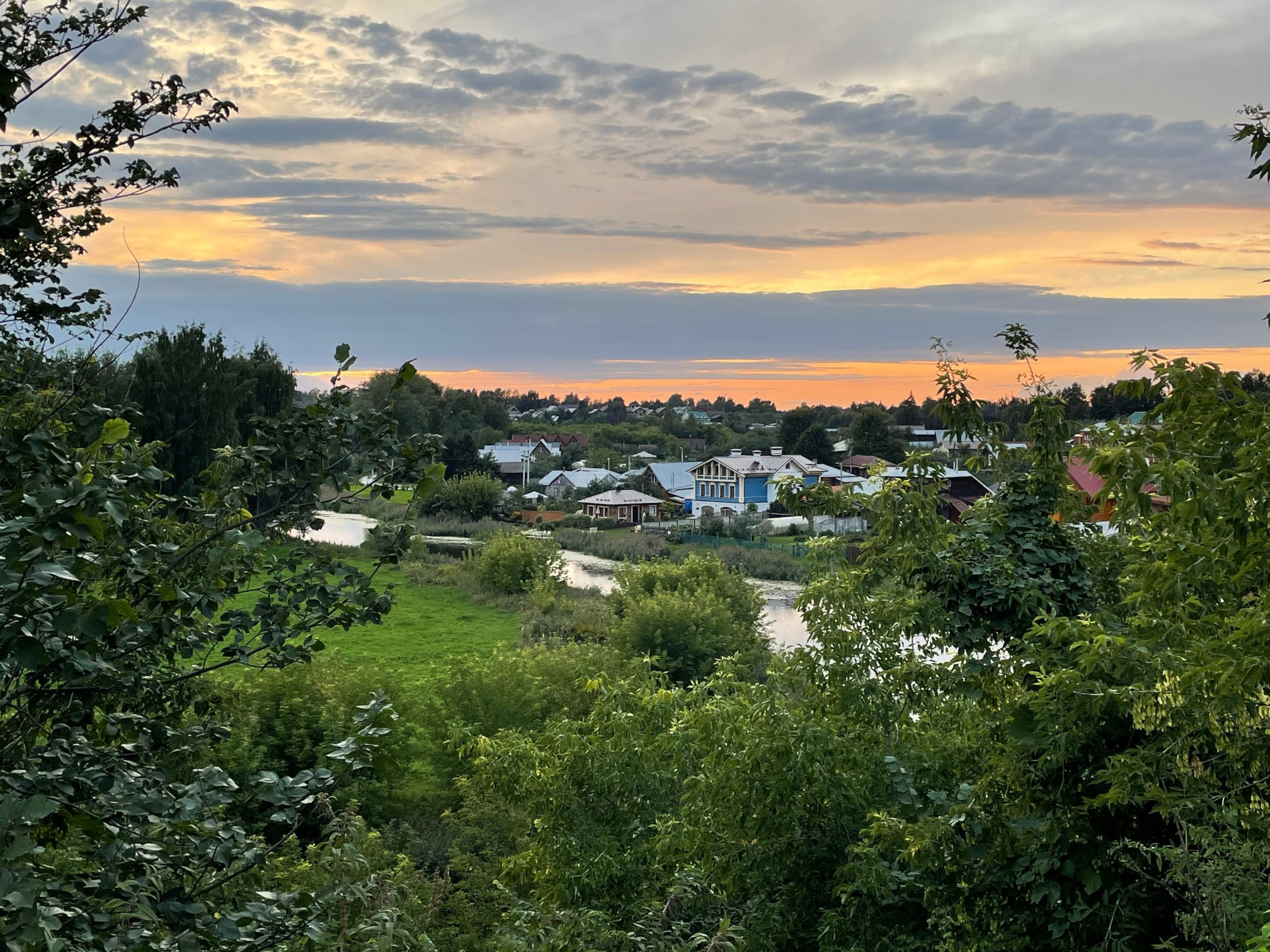 Прогулка по тихому г. Суздаль: сон в 21:00 и много русской кухни. Проект «Фотокладовка»: блог уличной фотографии в формате street photo