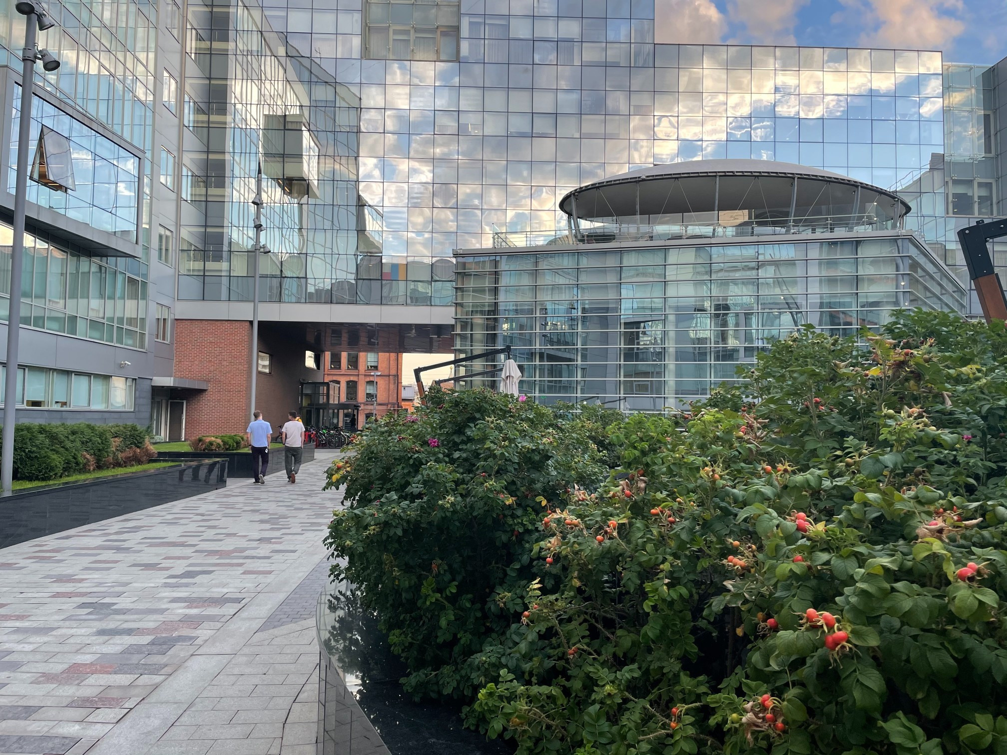 Штаб-квартира Яндекса: беспилотные авто, балконы и шахматы. Проект «Фотокладовка»: блог уличной фотографии в формате street photo