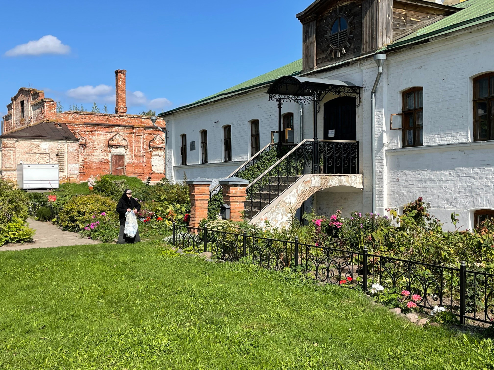 Прогулка по тихому г. Суздаль: сон в 21:00 и много русской кухни. Проект «Фотокладовка»: блог уличной фотографии в формате street photo