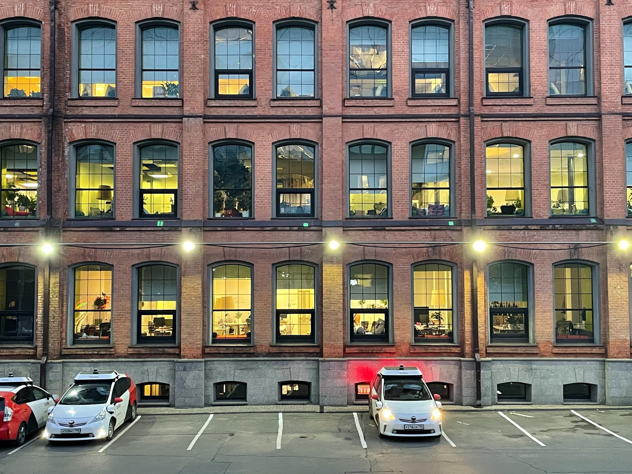 Штаб-квартира Яндекса: беспилотные авто, балконы и шахматы. Проект «Фотокладовка»: блог уличной фотографии в формате street photo