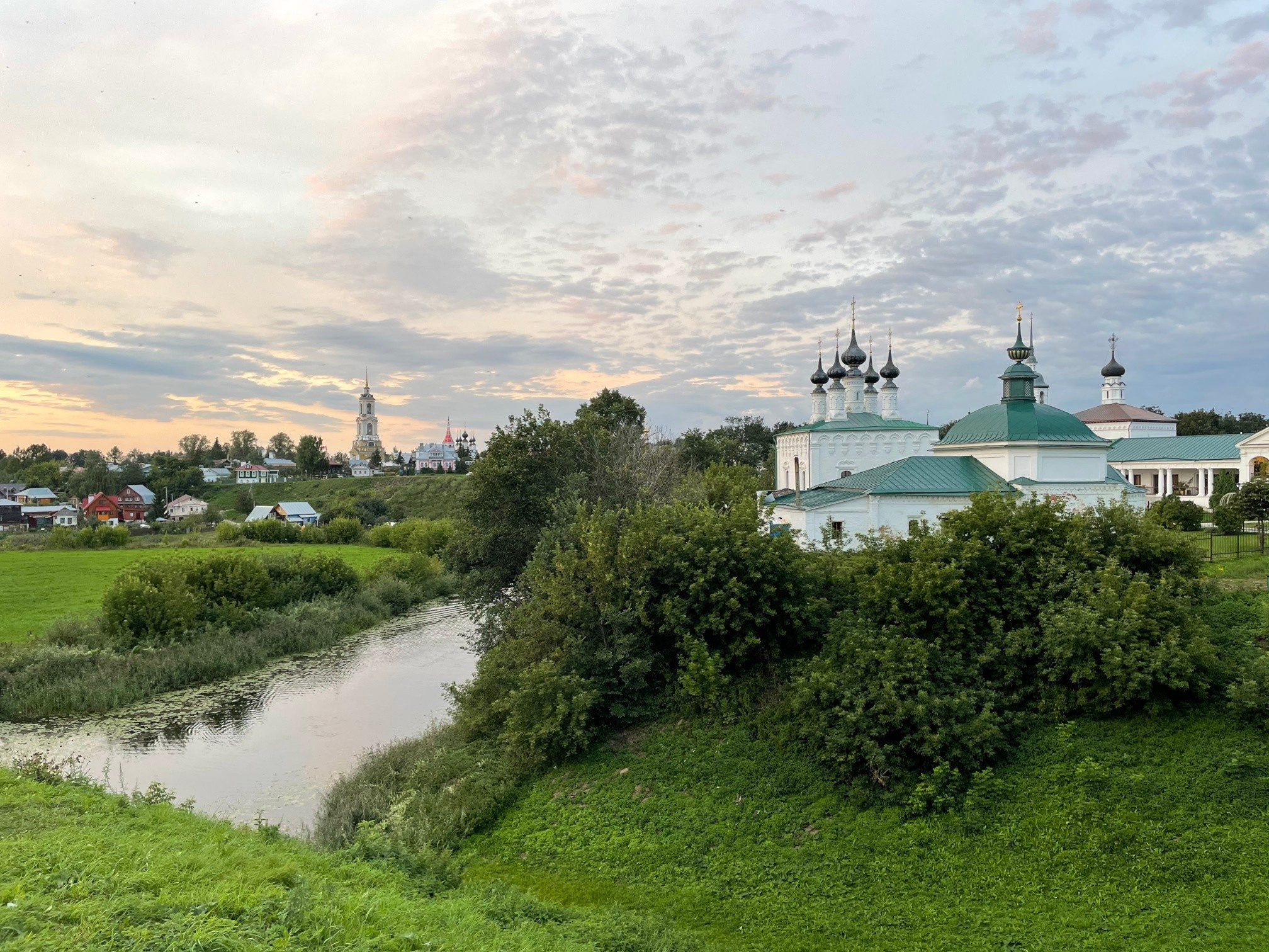 Прогулка по тихому г. Суздаль: сон в 21:00 и много русской кухни. Проект «Фотокладовка»: блог уличной фотографии в формате street photo