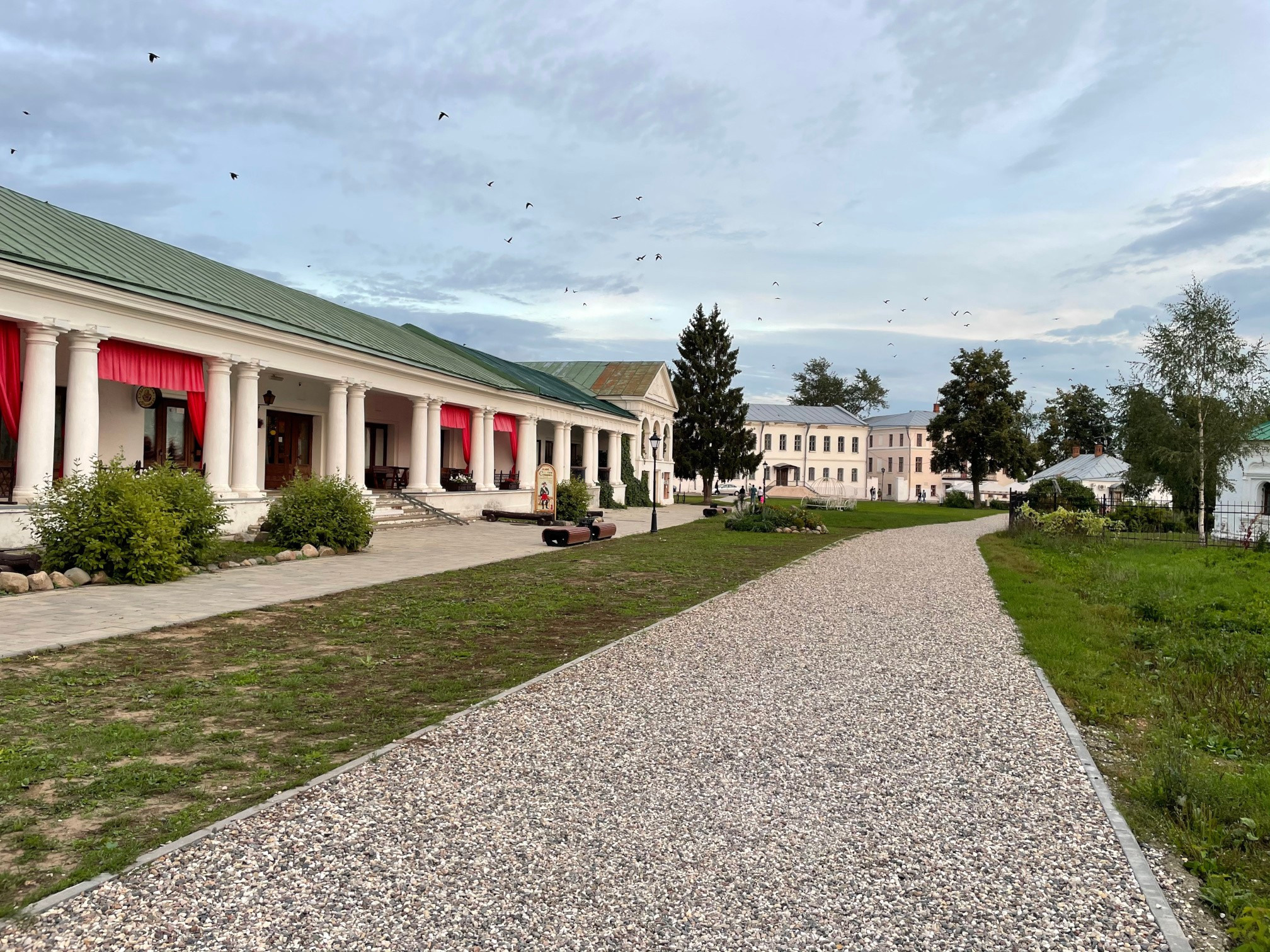 Прогулка по тихому г. Суздаль: сон в 21:00 и много русской кухни. Проект «Фотокладовка»: блог уличной фотографии в формате street photo