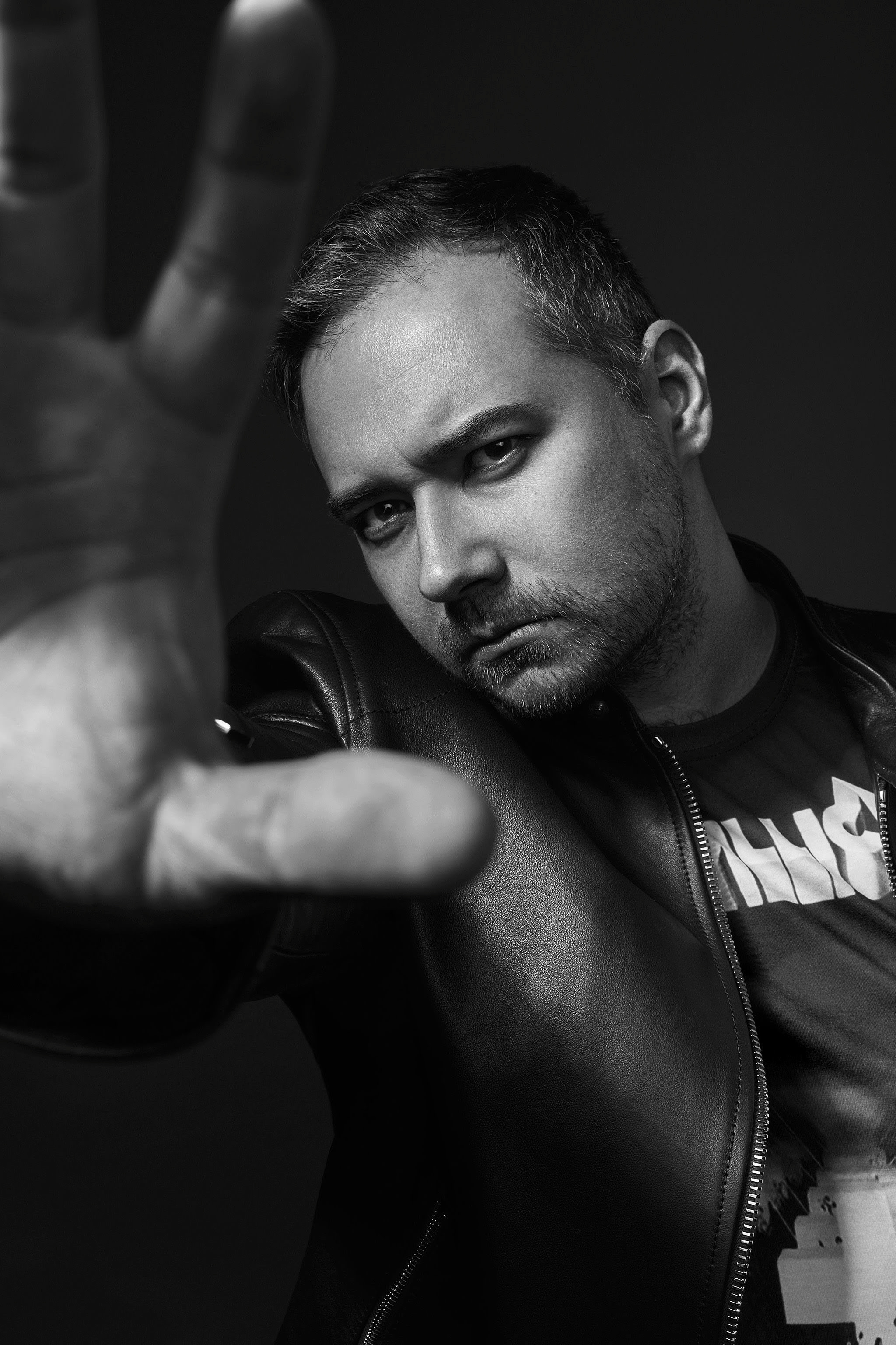 Адрей Захарян. Мужской портретт. Фотограф Игорь Цаплин