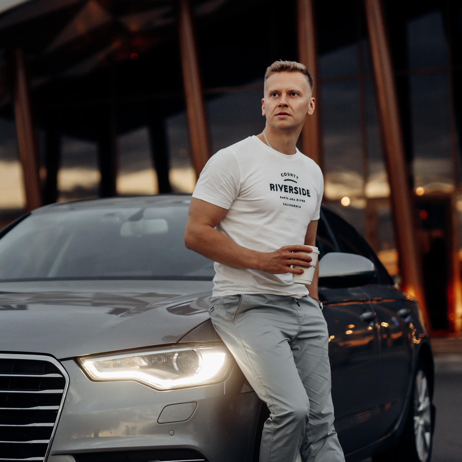 Контакты. Fabrika  — фотостудия в центре Брянска