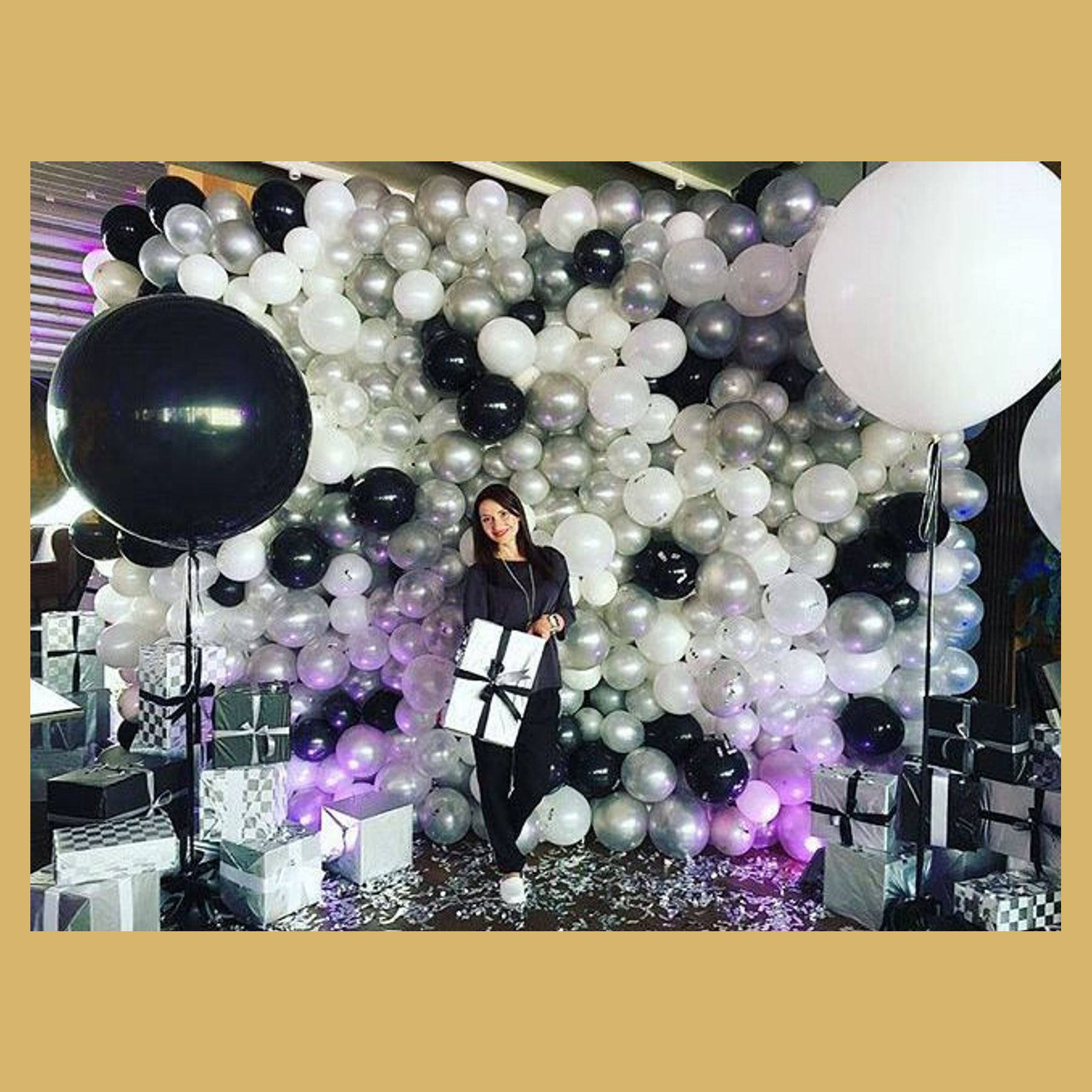 Стена-панно из разнокалиберных воздушных шаров. Студия праздничного декора