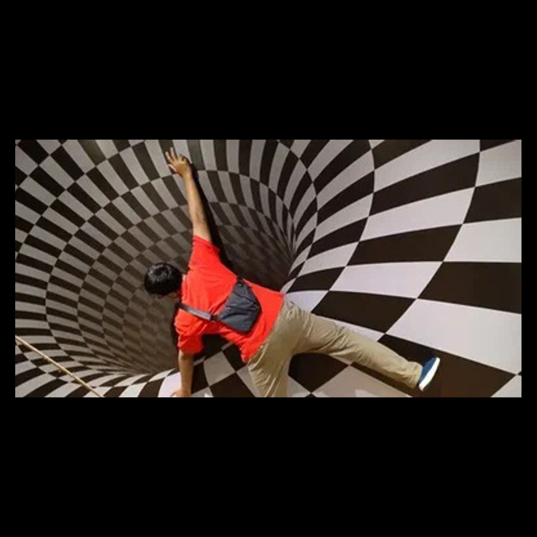 Фотозона гипнотические круги. Студия праздничного декора