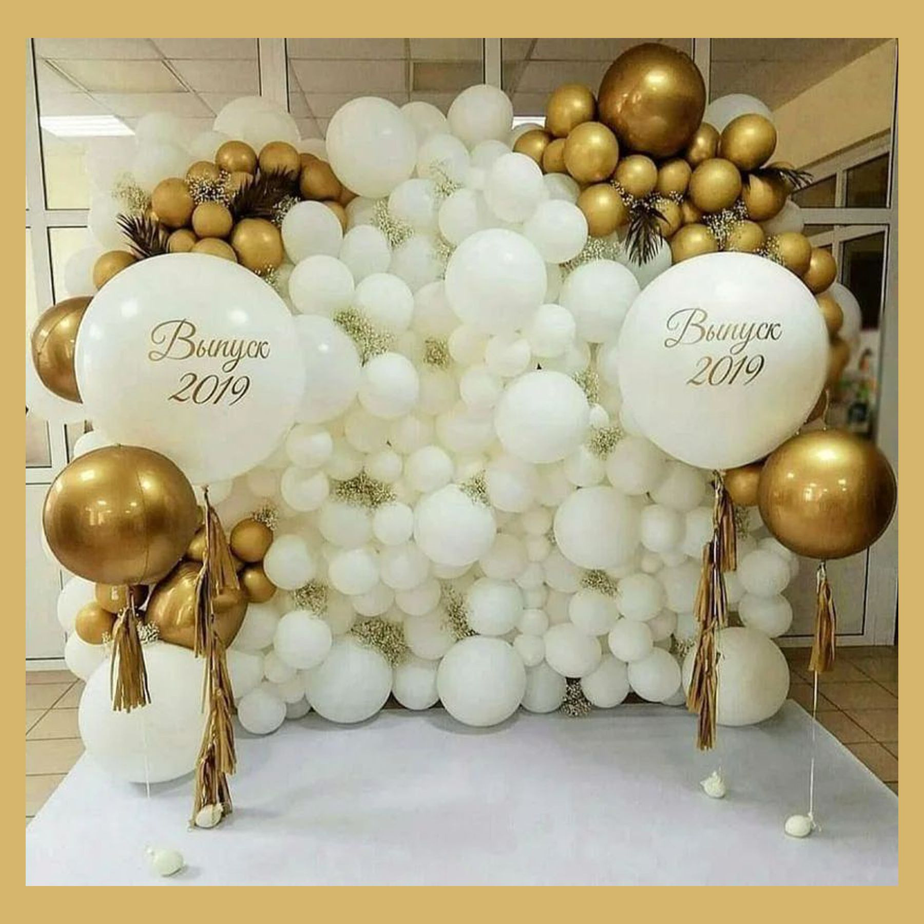 Стена-панно из разнокалиберных воздушных шаров. Студия праздничного декора