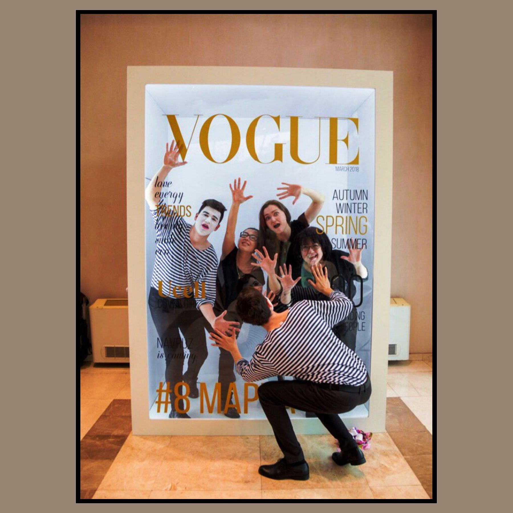 Фотозона модный журнал. Студия праздничного декора