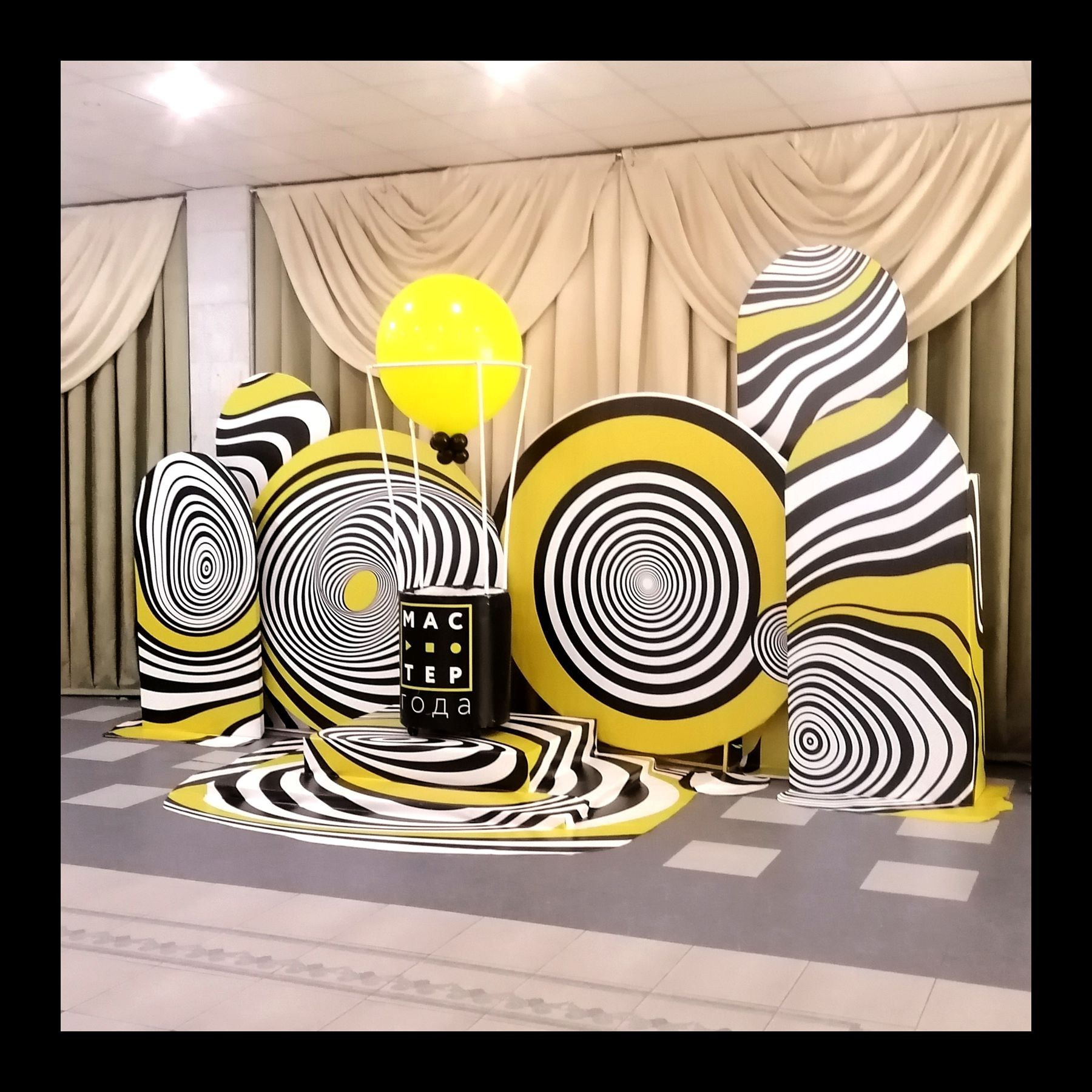 Фотозона на корпоратив. Студия праздничного декора