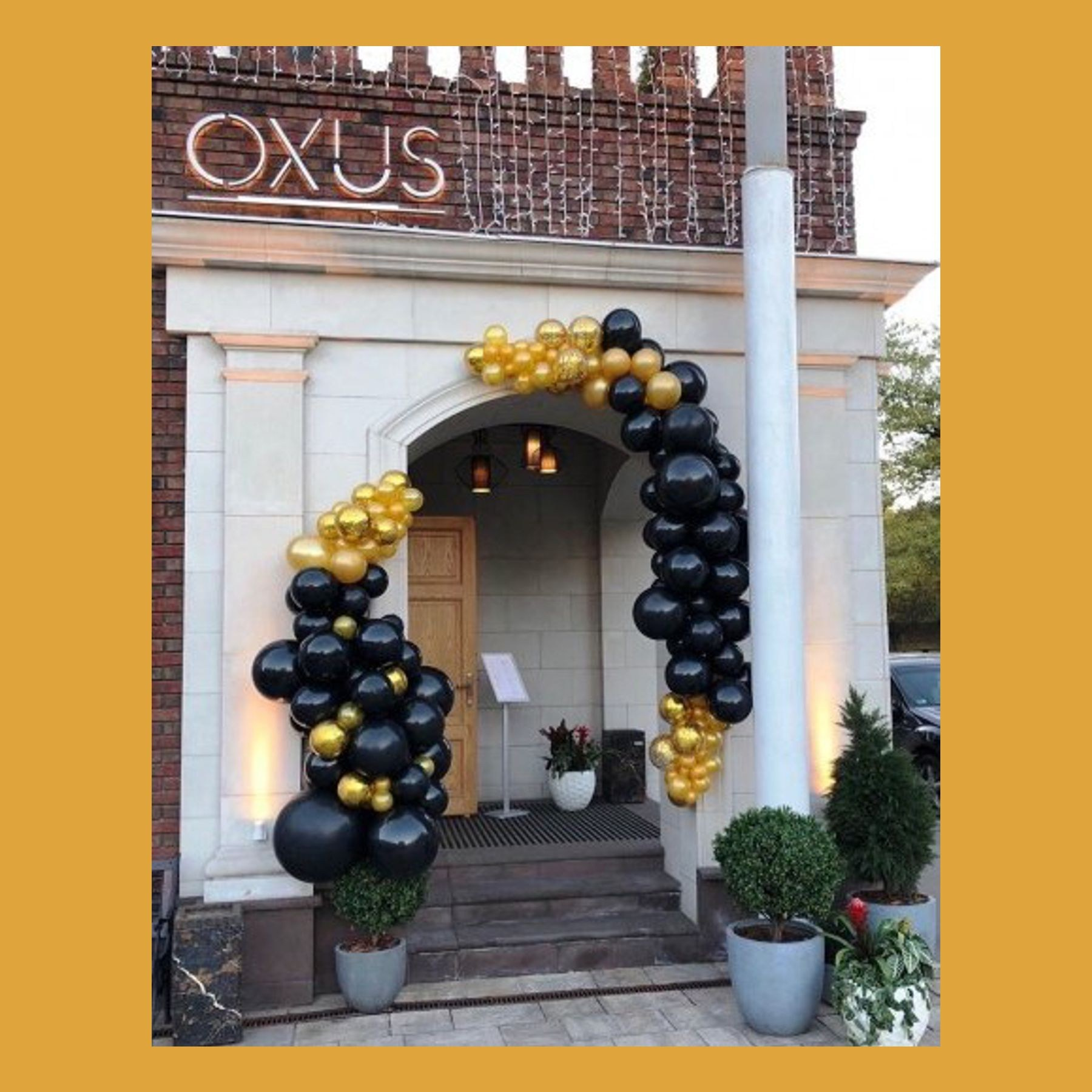 Разнокалиберная гирлянда шар. Студия праздничного декора