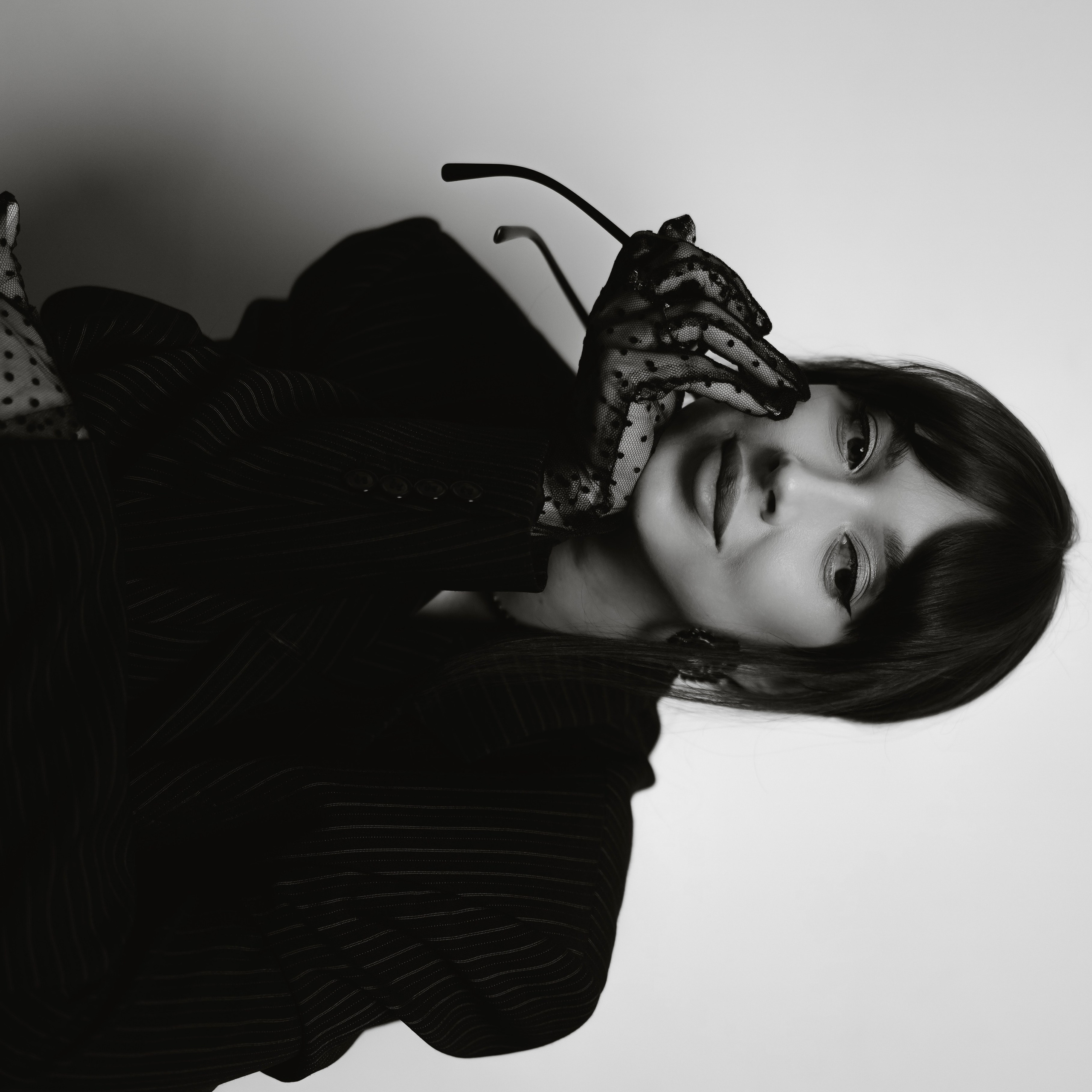 Контакты. Производство портретных женских и семейных фото