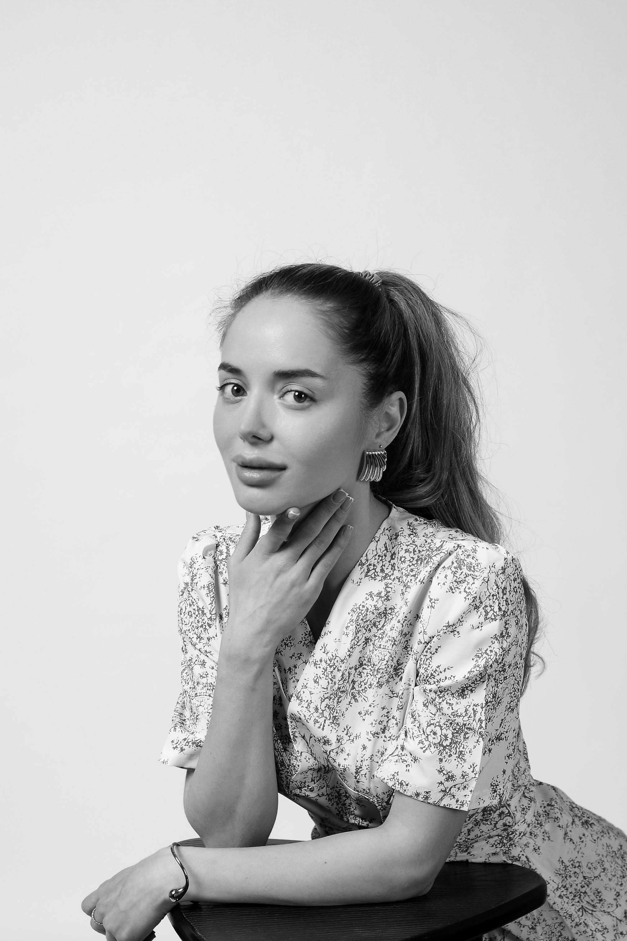 Стоимость. Студия автопортрета Искусство