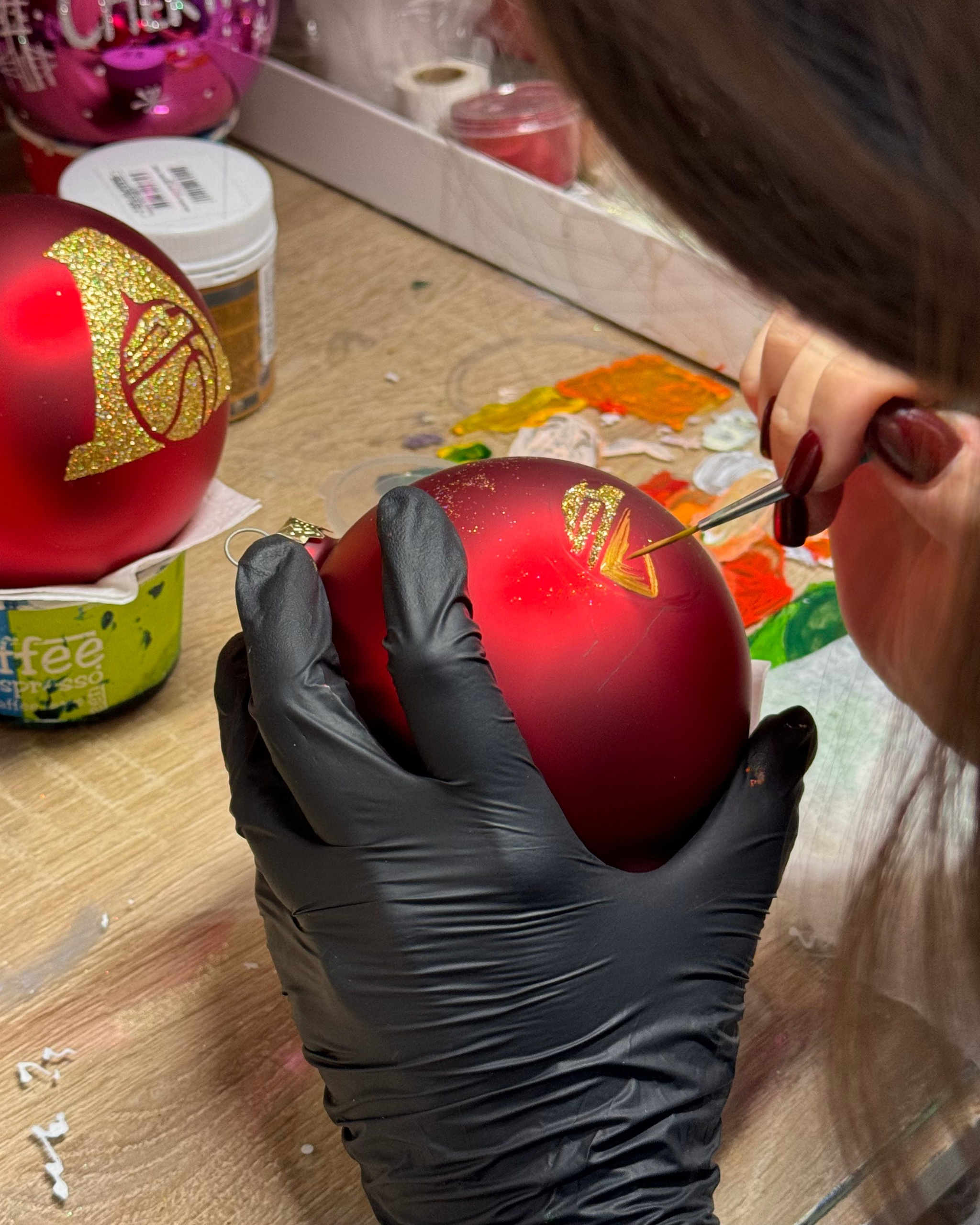 Портфолио — Локомотив. Художественная ручная роспись елочных шаров, корпоративные подарки и восковые аромасвечи