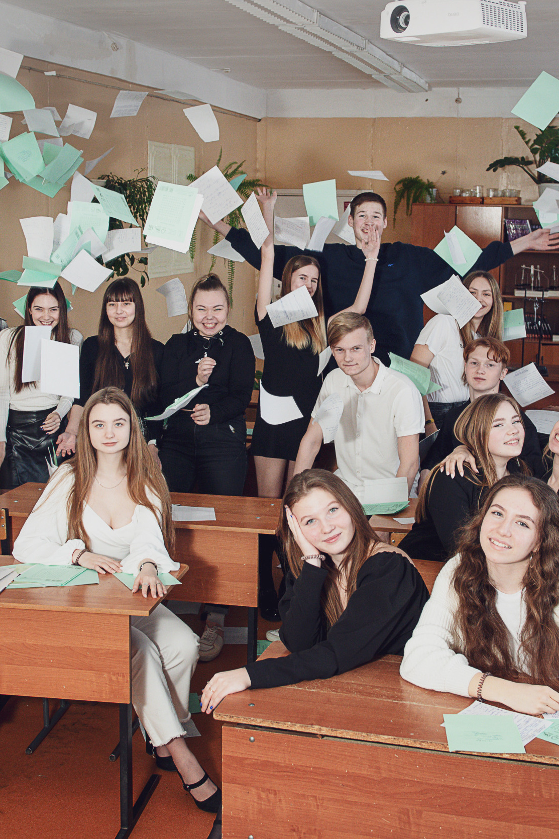 Услуги фотографа Елены Манжелей. Выпускные альбомы для школьников в Череповце