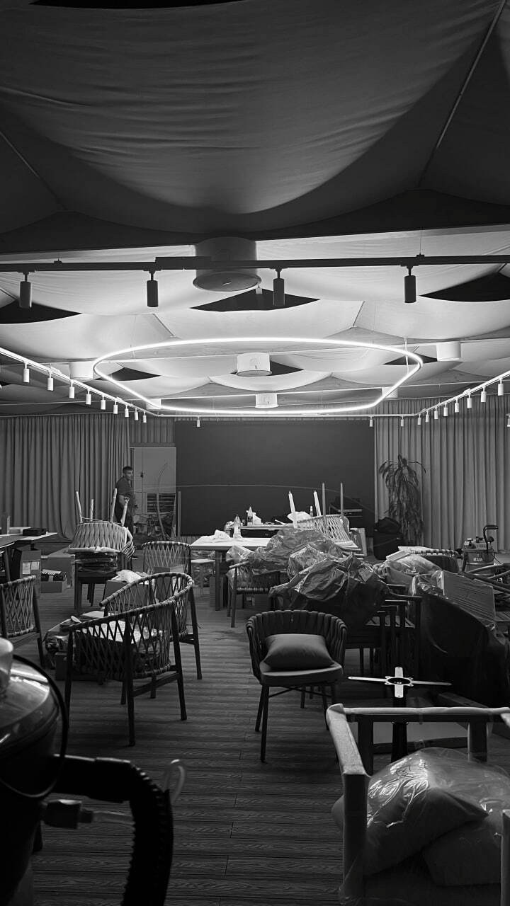 ЛЕТНЯЯ ВЕРАНДА «СЫРОВАРНИ» / ресторан, 200 м². Rezells Architects — студия дизайна жилых и коммерческих интерьеров