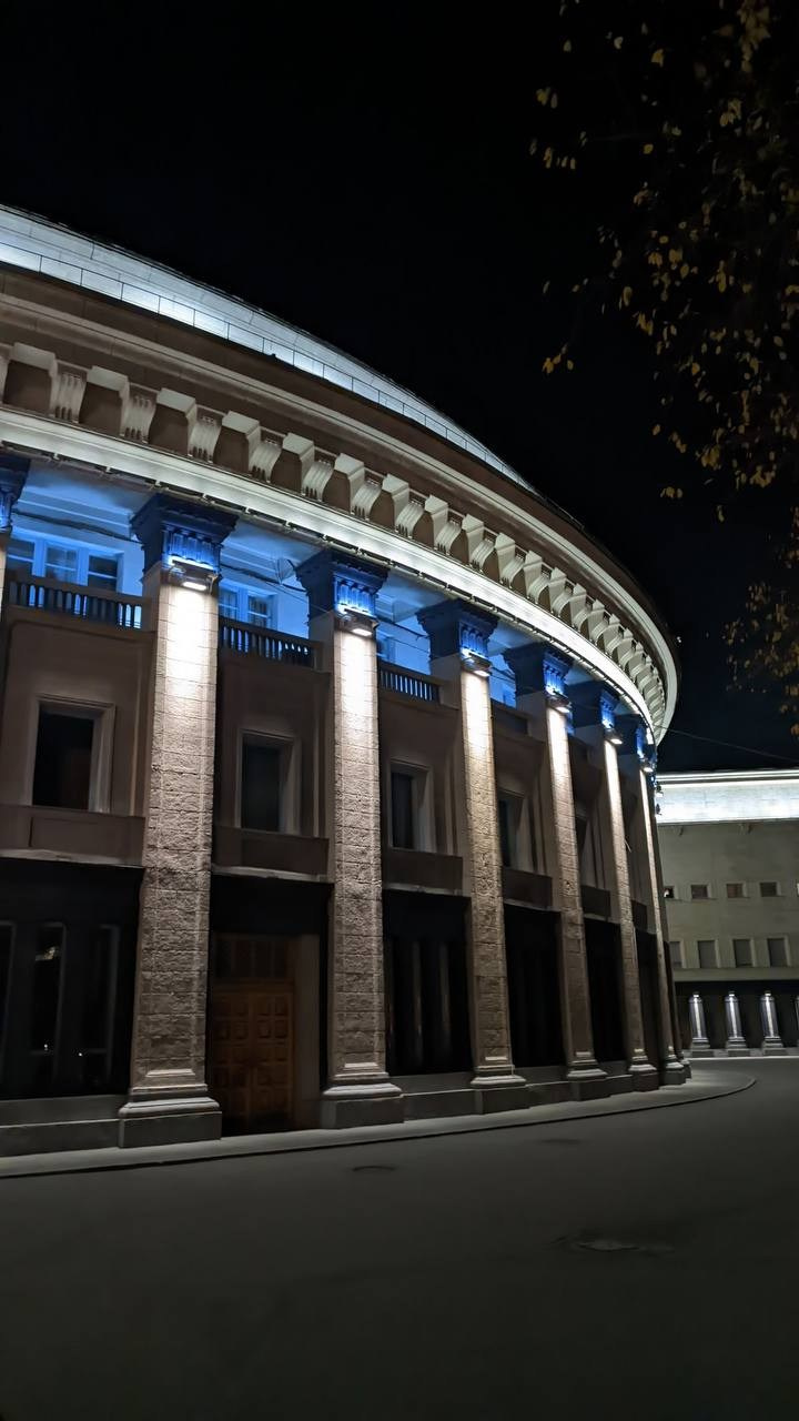 Оперный театр г. Новосибирск. АНО «Центра социальных проектов «Путь в большой мир»