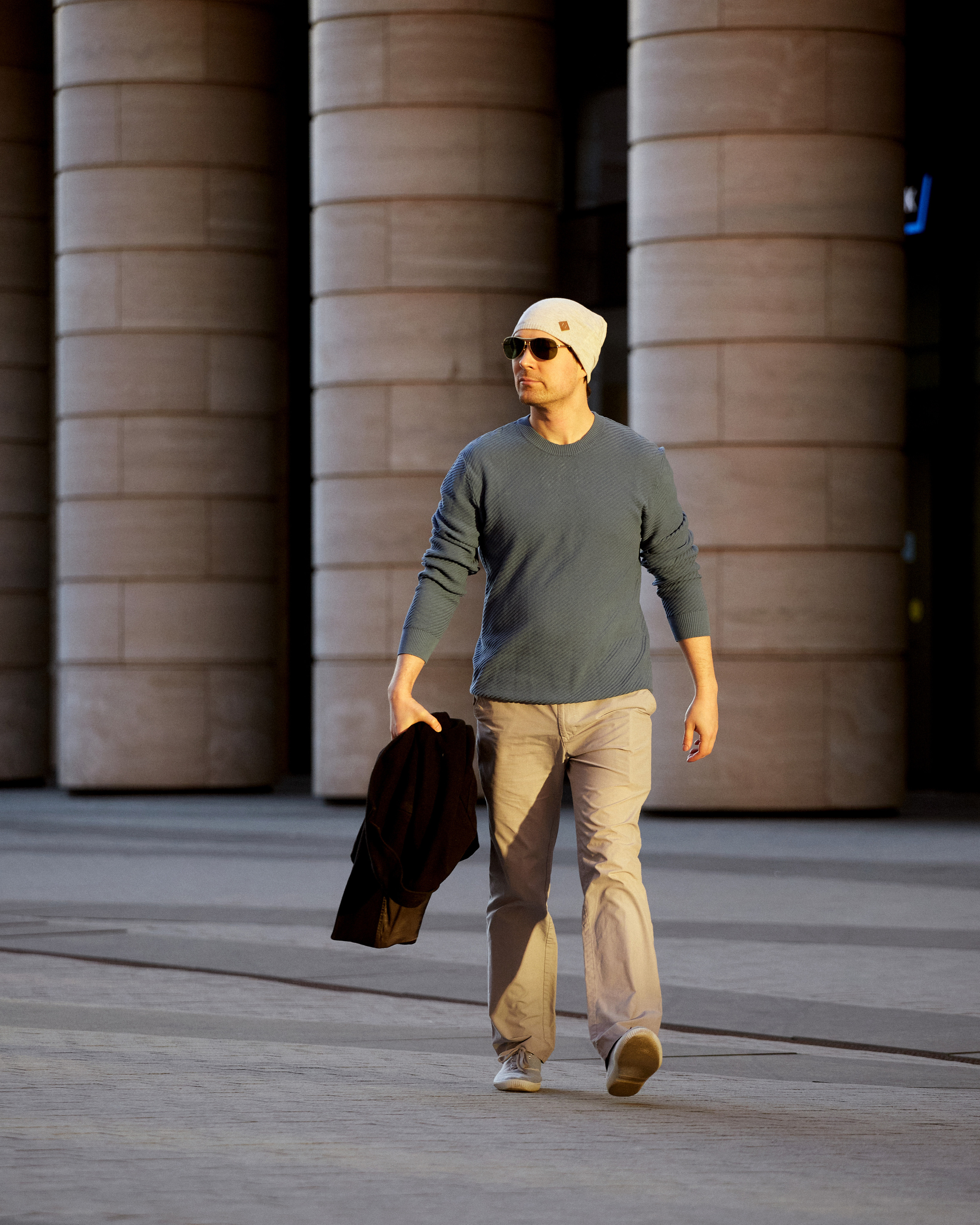 Съемка одежды на улице в стиле fashio casual