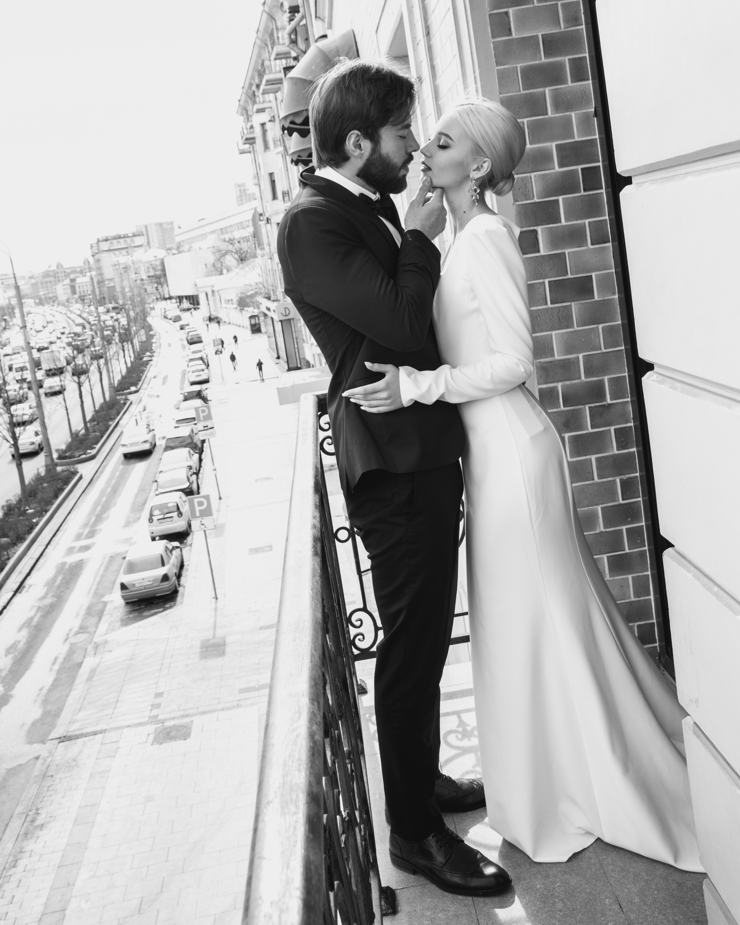 Wedding. Bride and groom — morning at the hotel. Visual artist, photographer Liana Darenskaya, Moscow