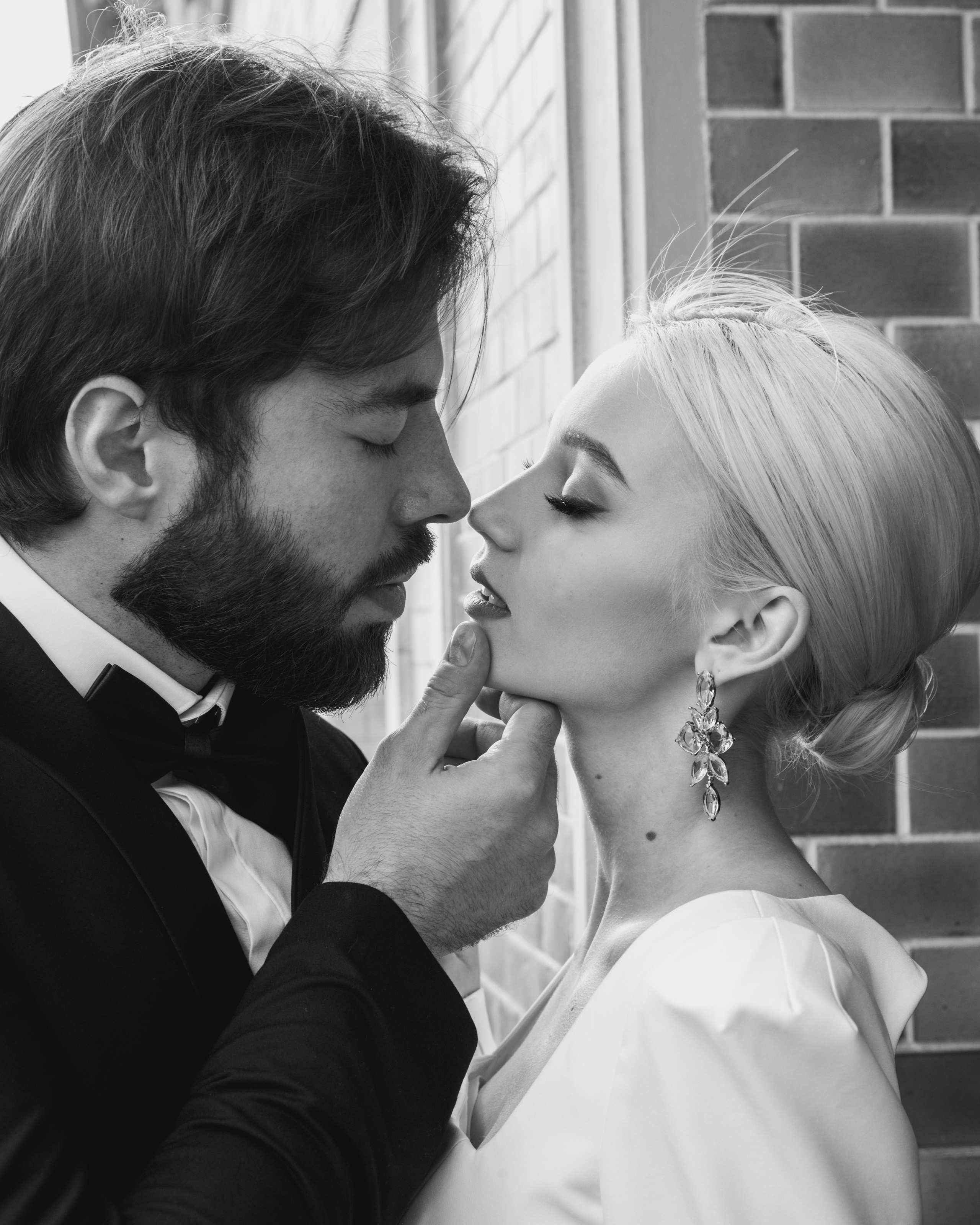 Wedding. Bride and groom — morning at the hotel. Visual artist, photographer Liana Darenskaya, Moscow