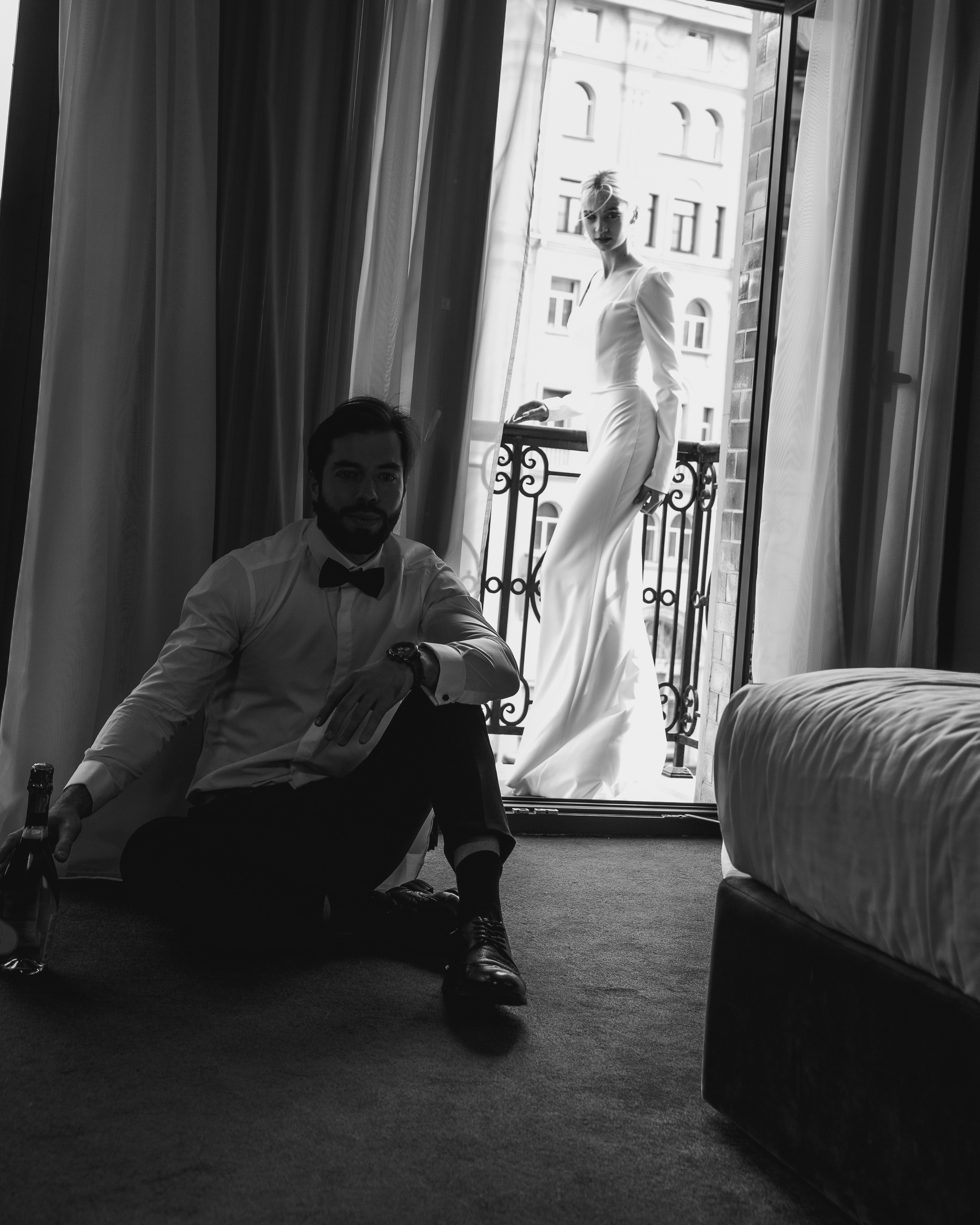 Wedding. Bride and groom — morning at the hotel. Visual artist, photographer Liana Darenskaya, Moscow