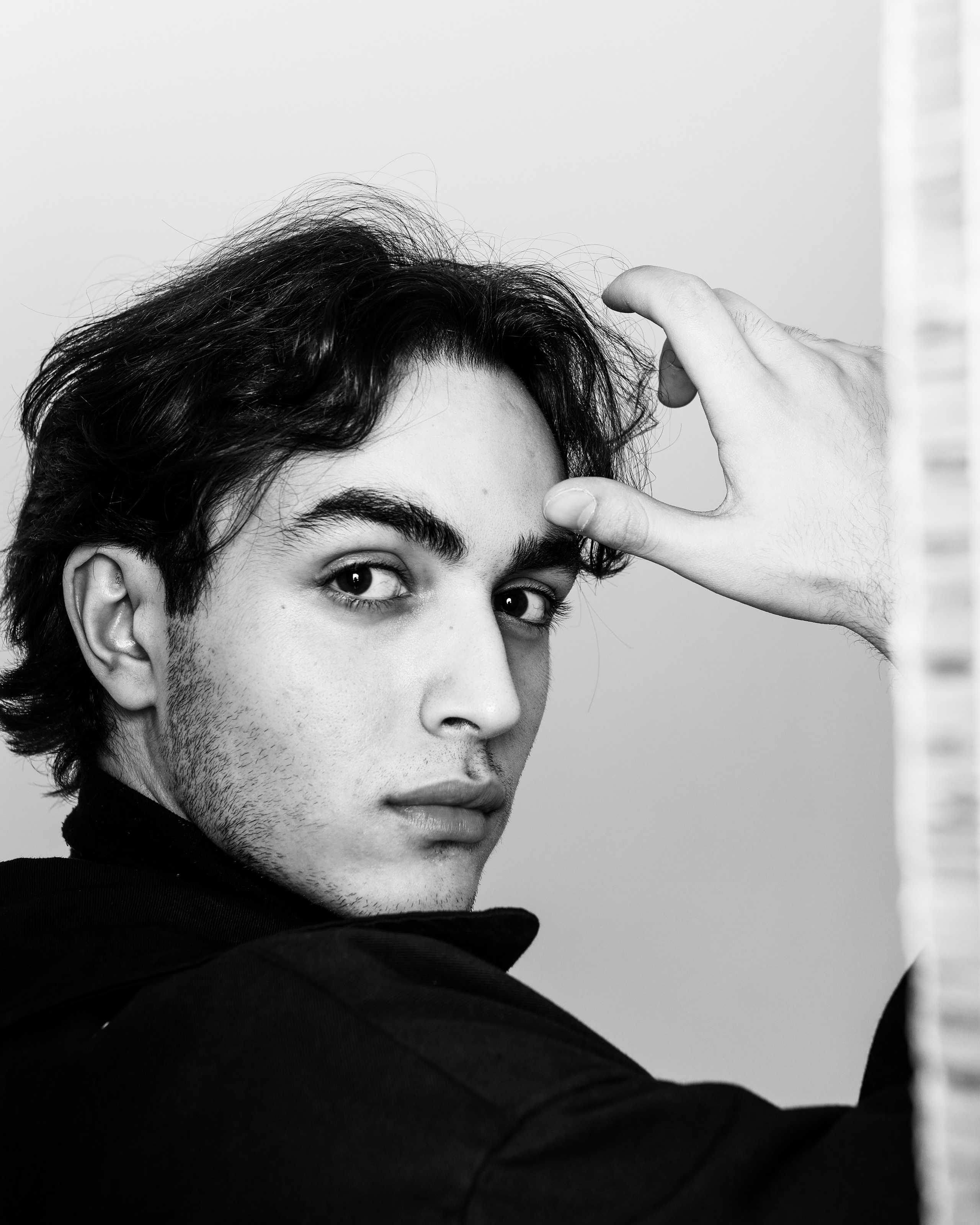 мужчина портрет черно-белый