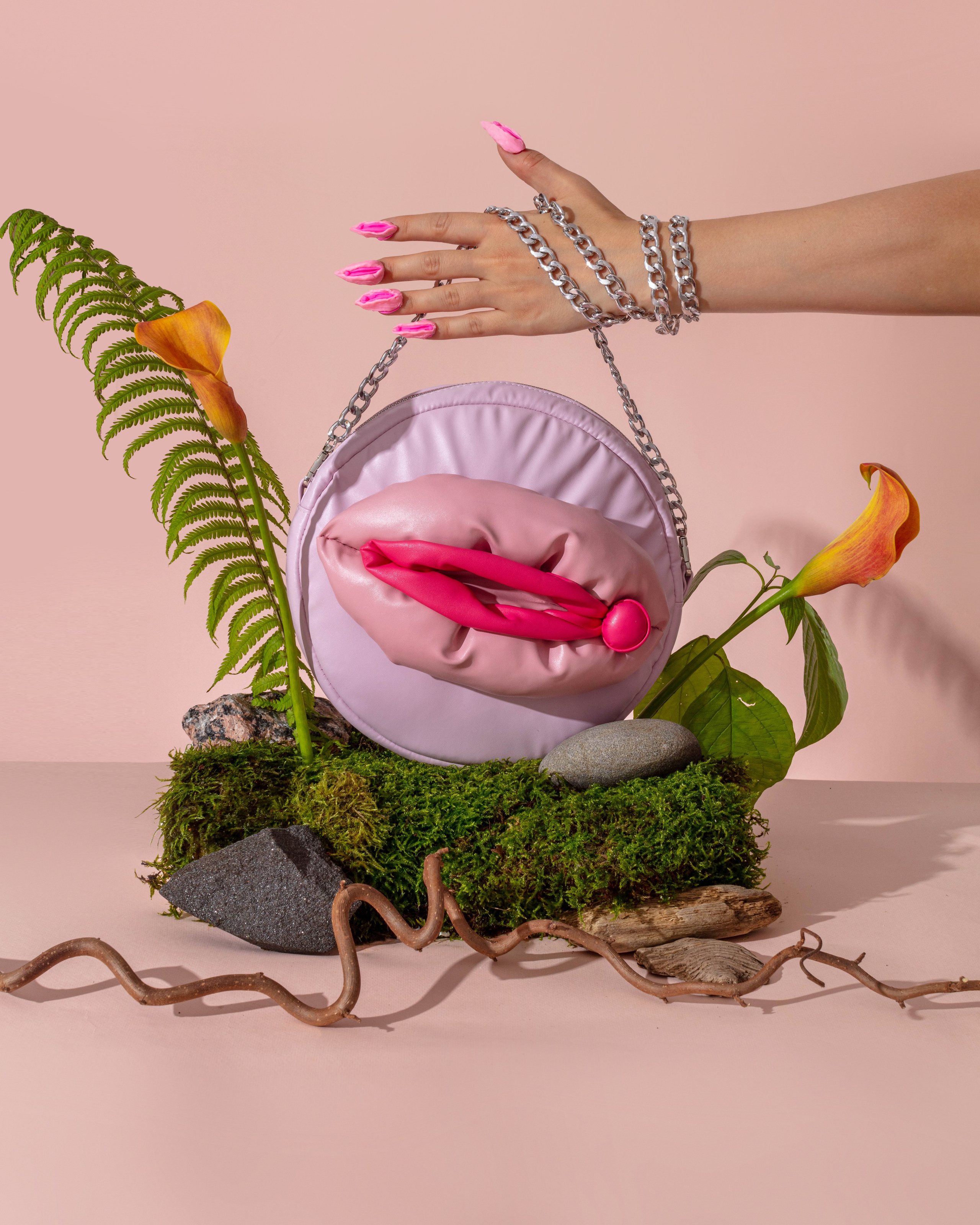 Сумка-piska. Нейрокреатор и AI-преподаватель Лена Капуцин