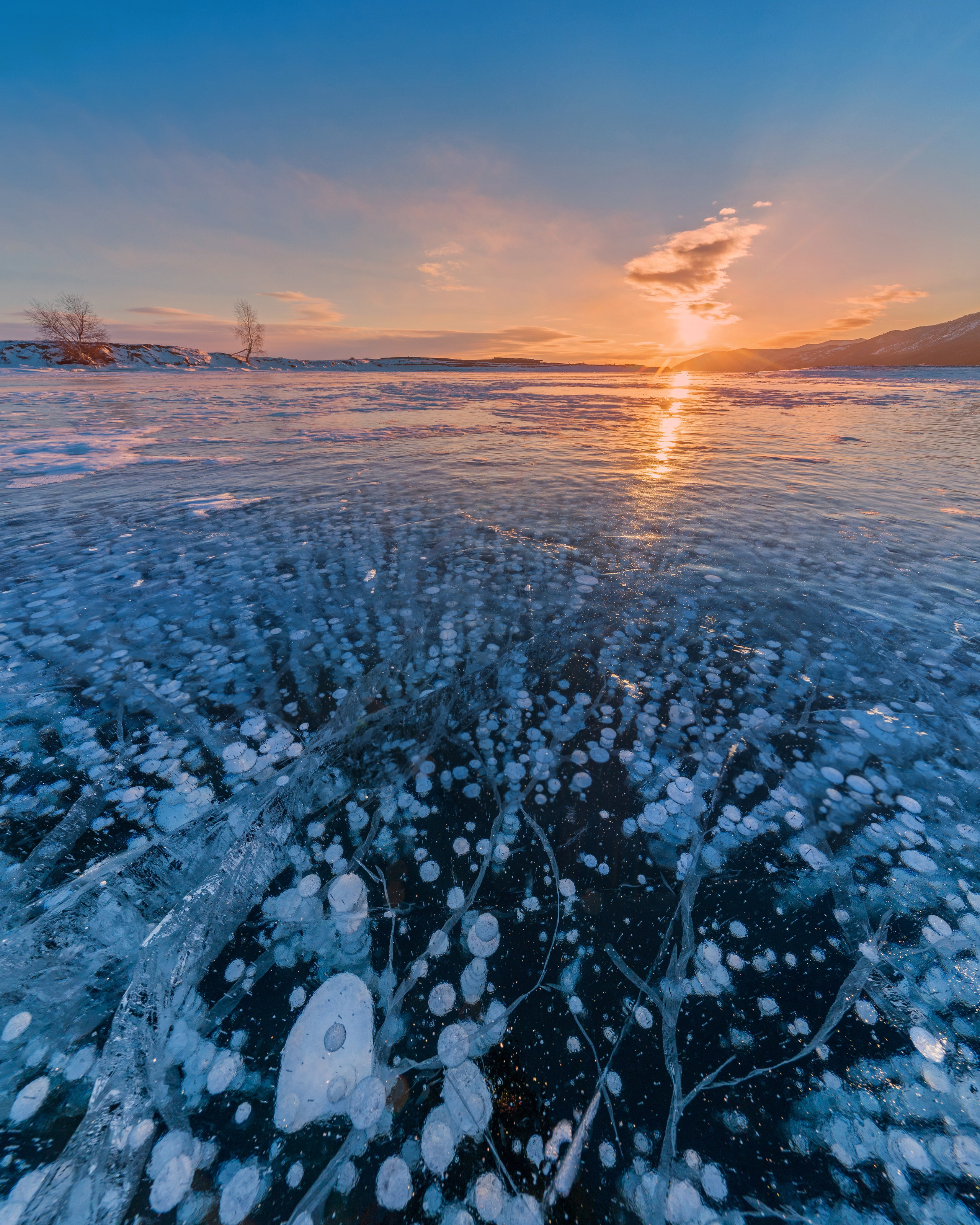 Экскурсия на первый лёд Байкала. Илья Буянов, гид по Байкалу, фотограф — baikalsky.com